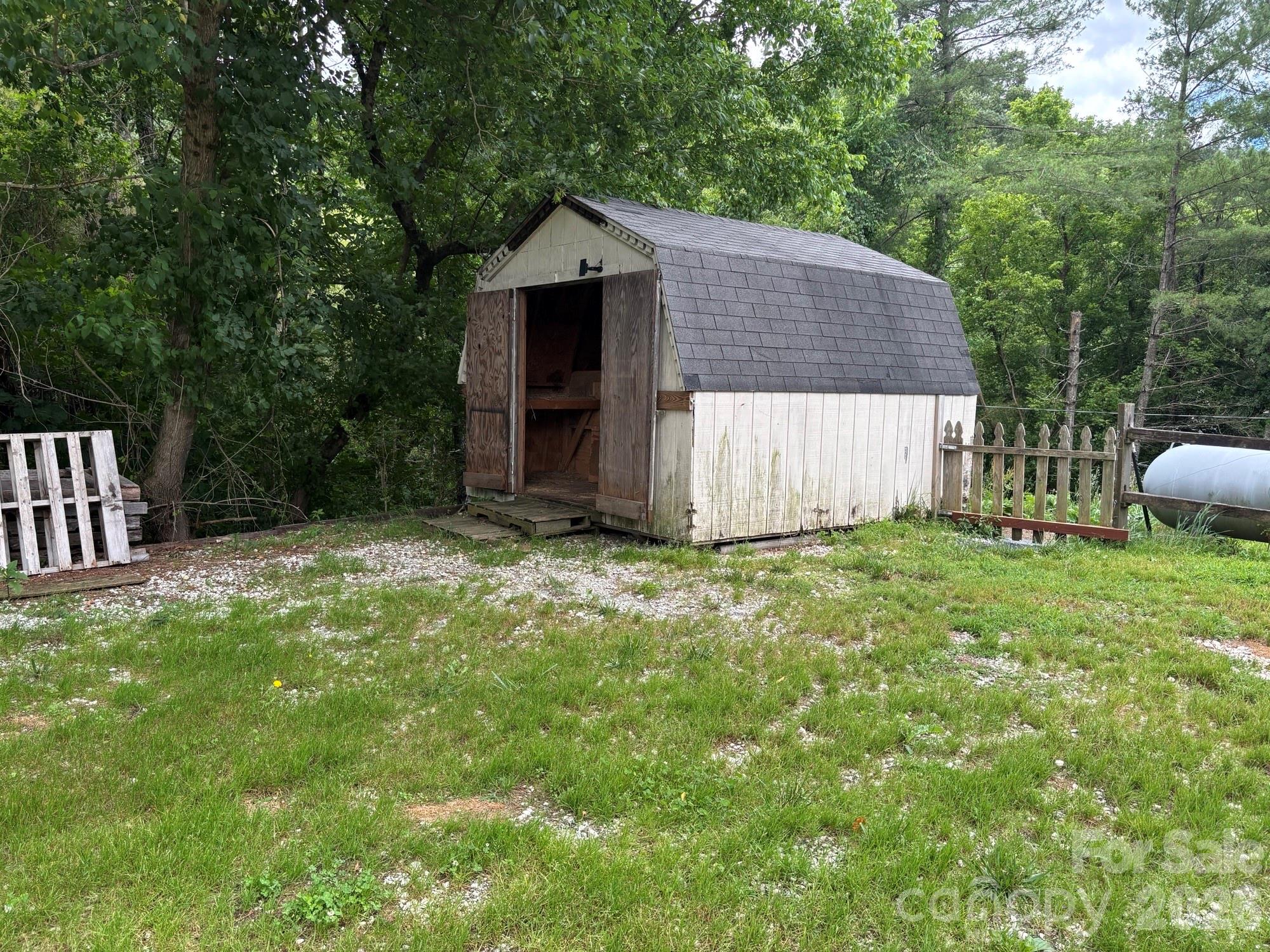 86 Jack Sullins Road — Spruce Pine