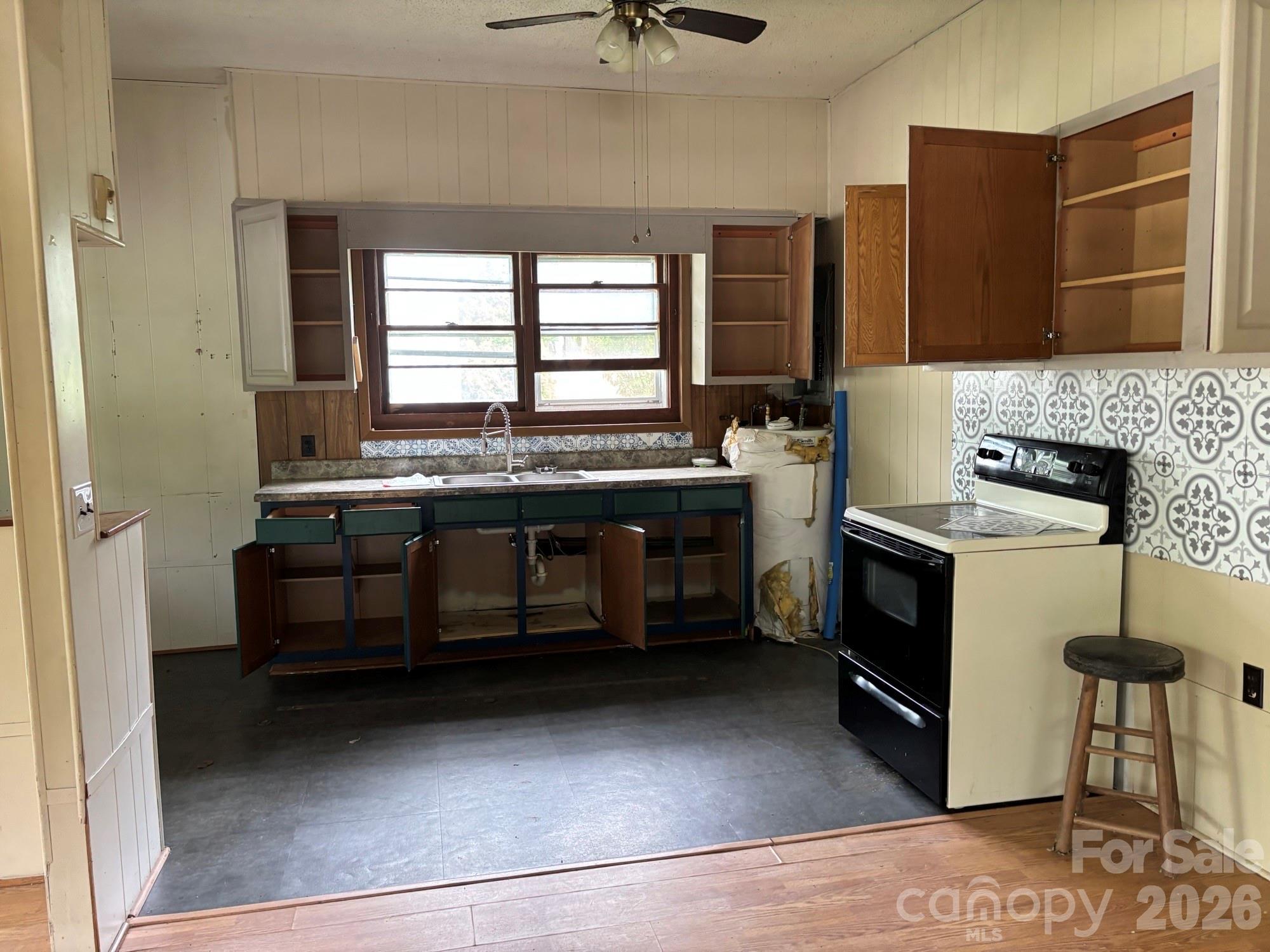 86 Jack Sullins Road — Spruce Pine