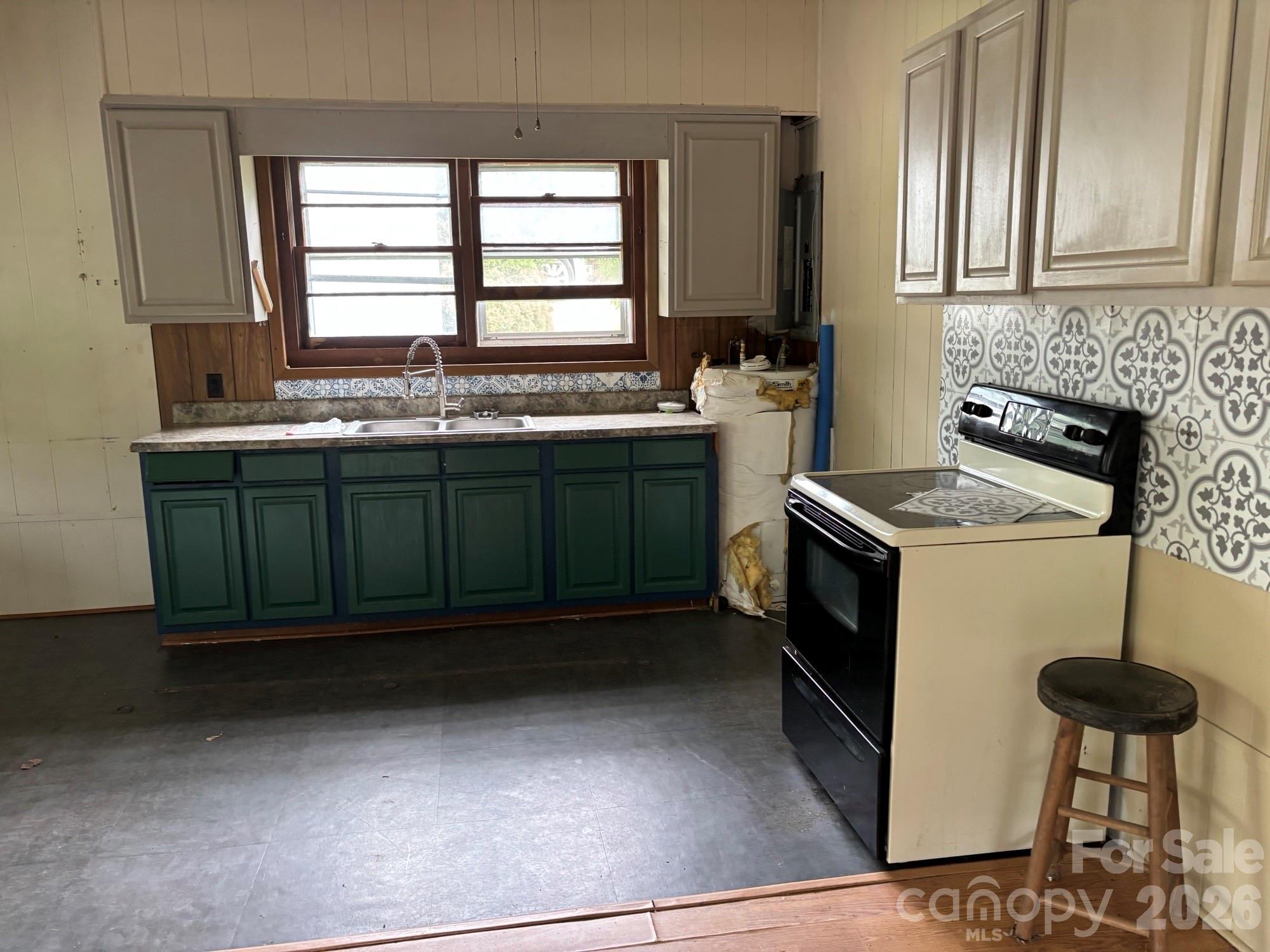 86 Jack Sullins Road — Spruce Pine