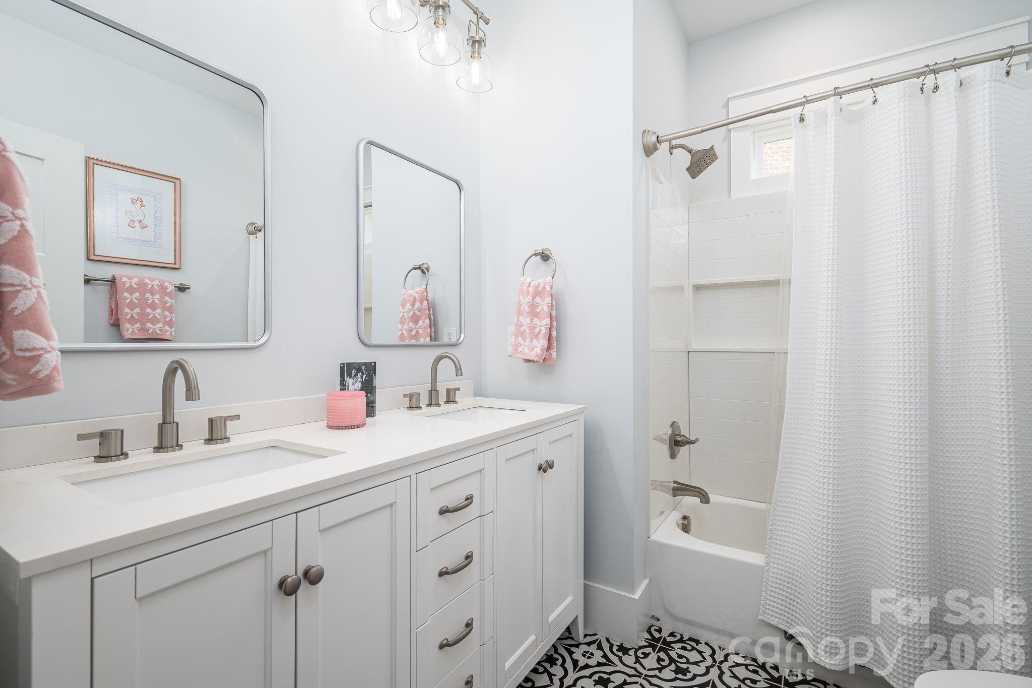 4282 Holly Circle NE — Conover