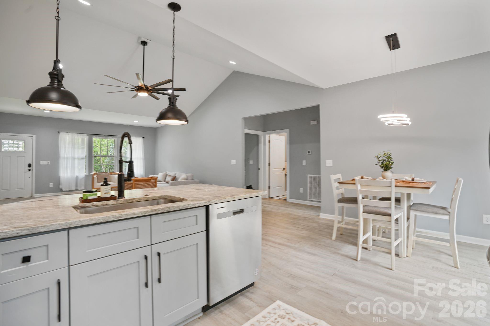 544 30th Avenue NW — Hickory