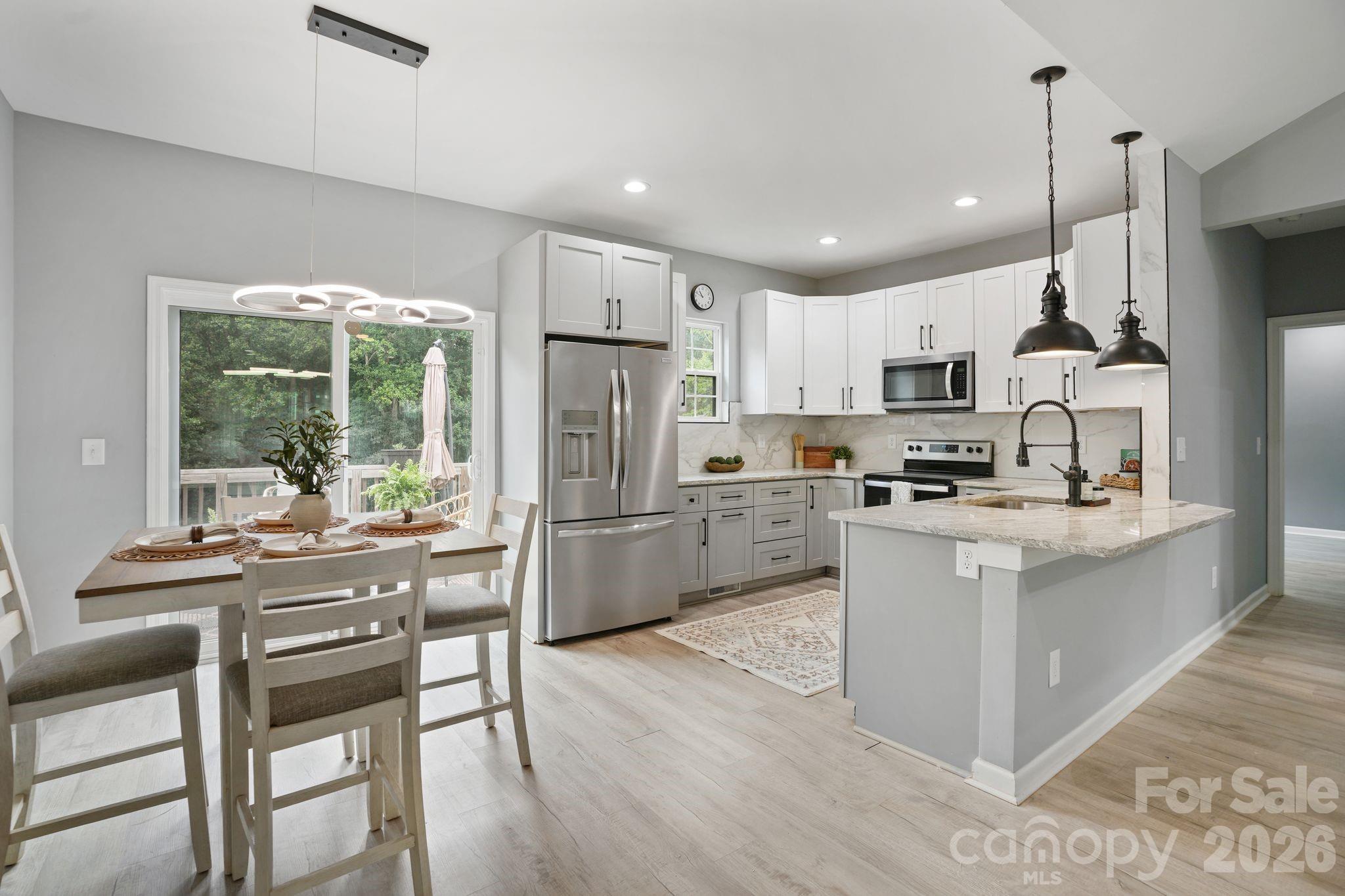 544 30th Avenue NW — Hickory
