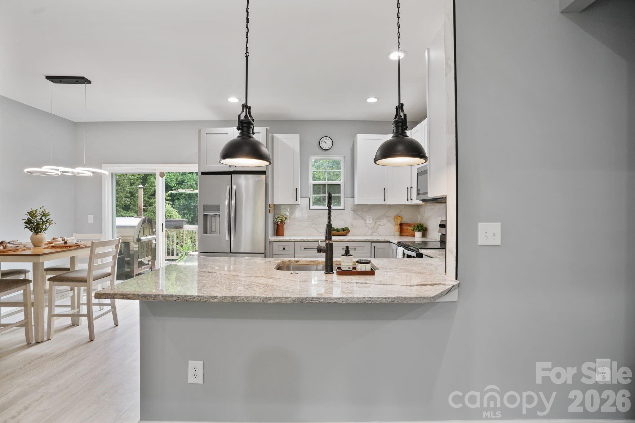 544 30th Avenue NW — Hickory