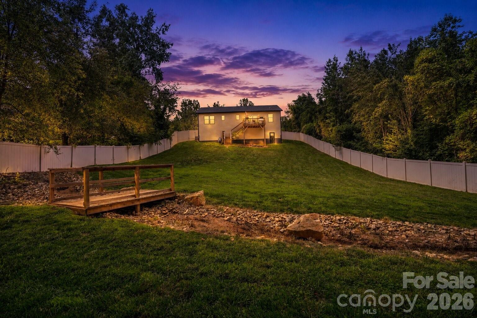544 30th Avenue NW — Hickory