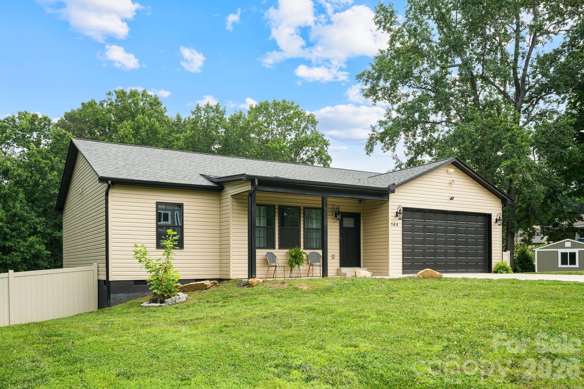 544 30th Avenue NW — Hickory