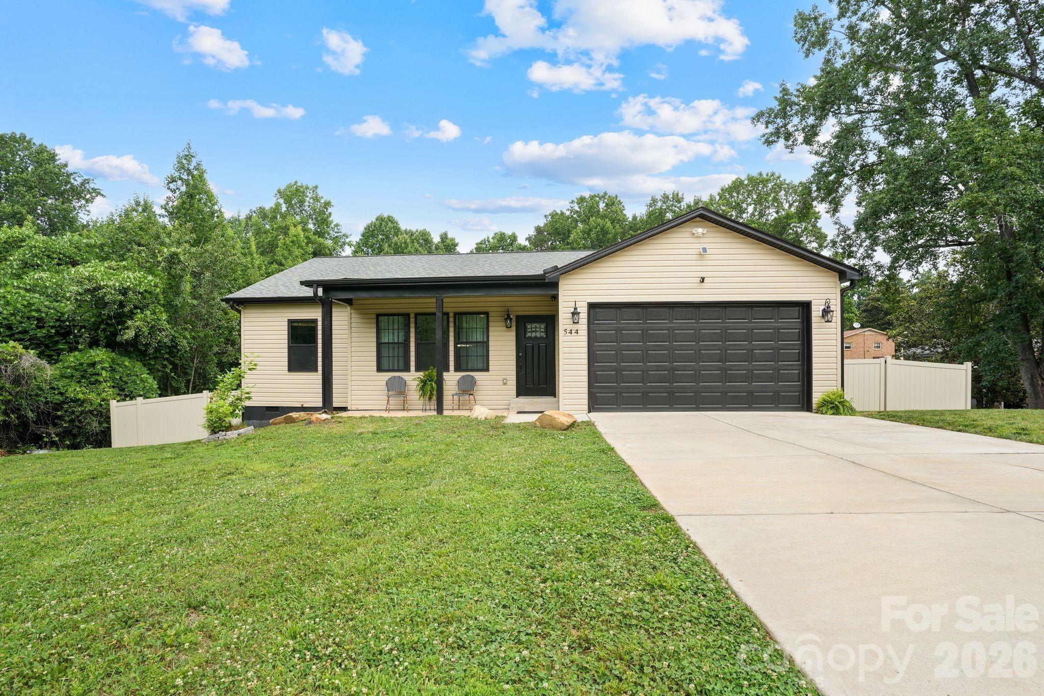 544 30th Avenue NW — Hickory