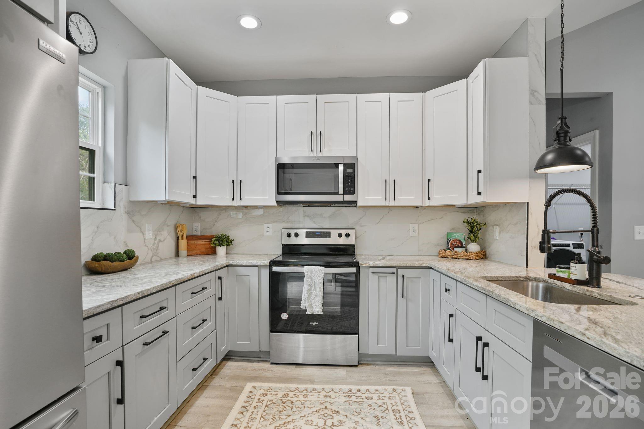 544 30th Avenue NW — Hickory