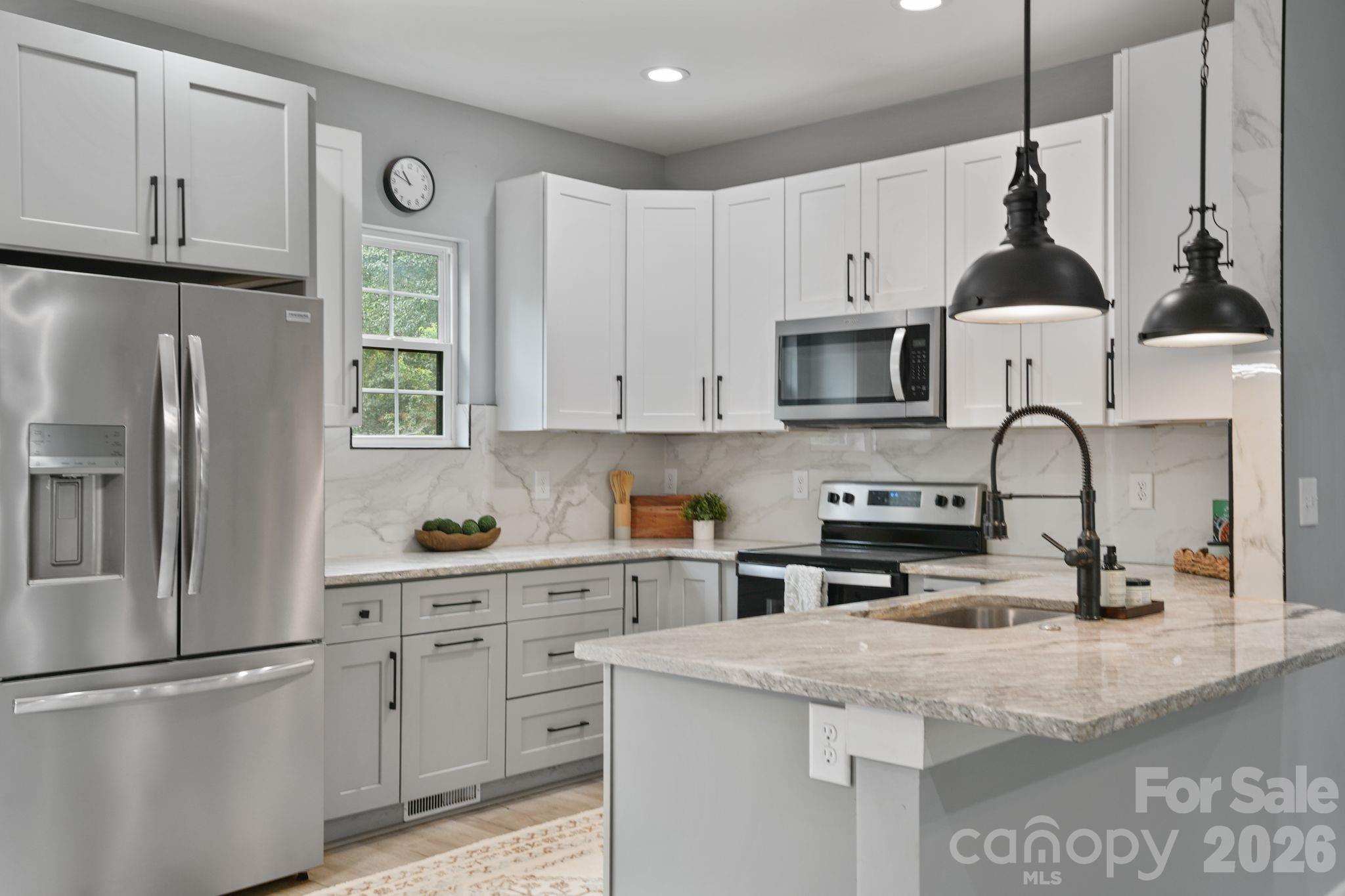 544 30th Avenue NW — Hickory