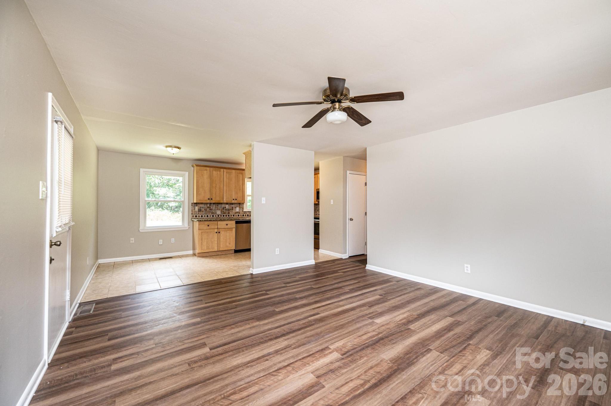 5424 Glenview Drive — Hickory