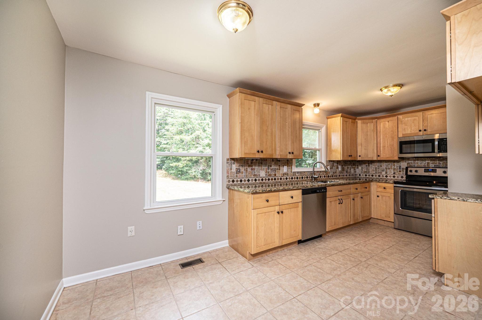 5424 Glenview Drive — Hickory