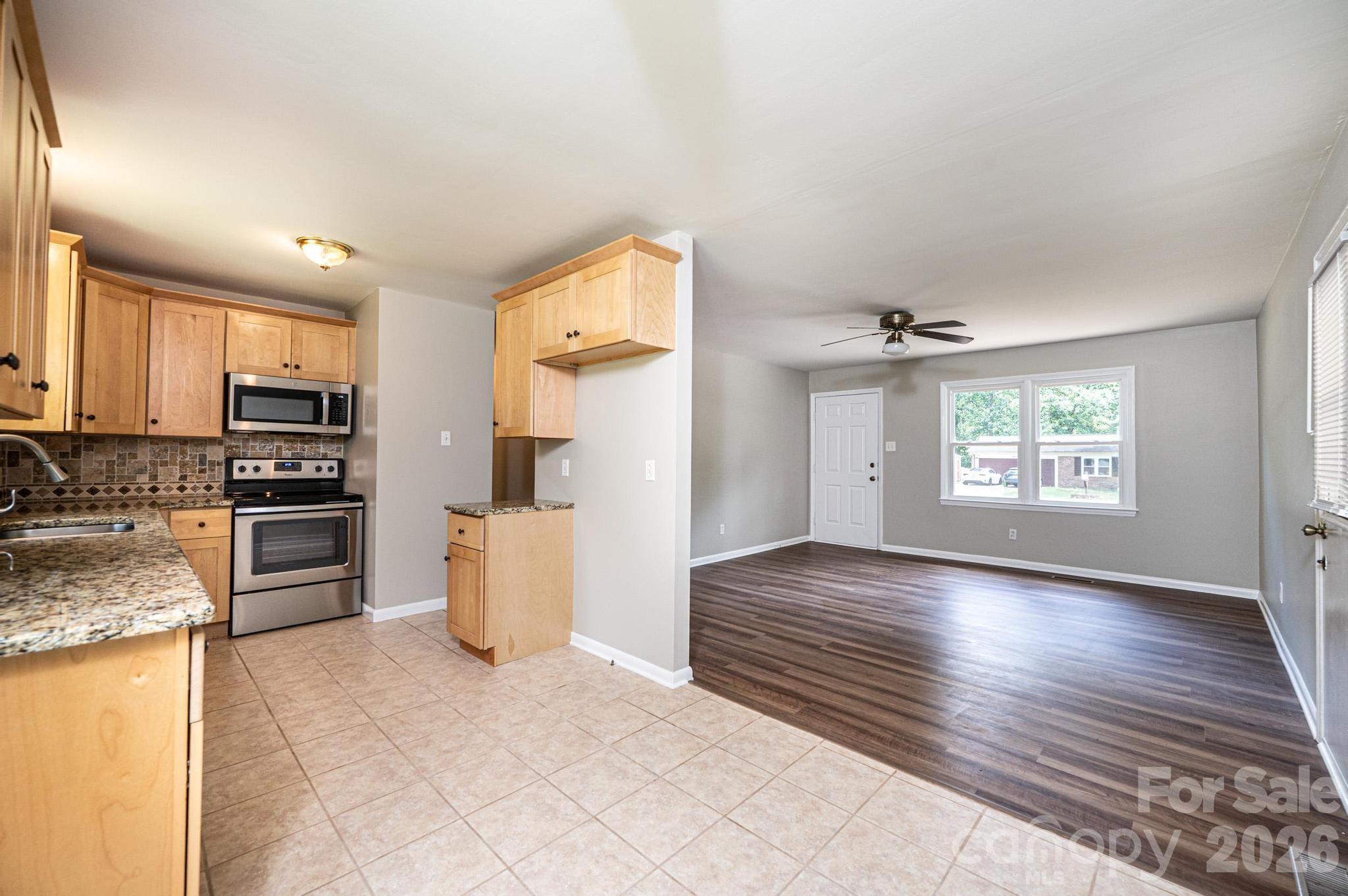 5424 Glenview Drive — Hickory