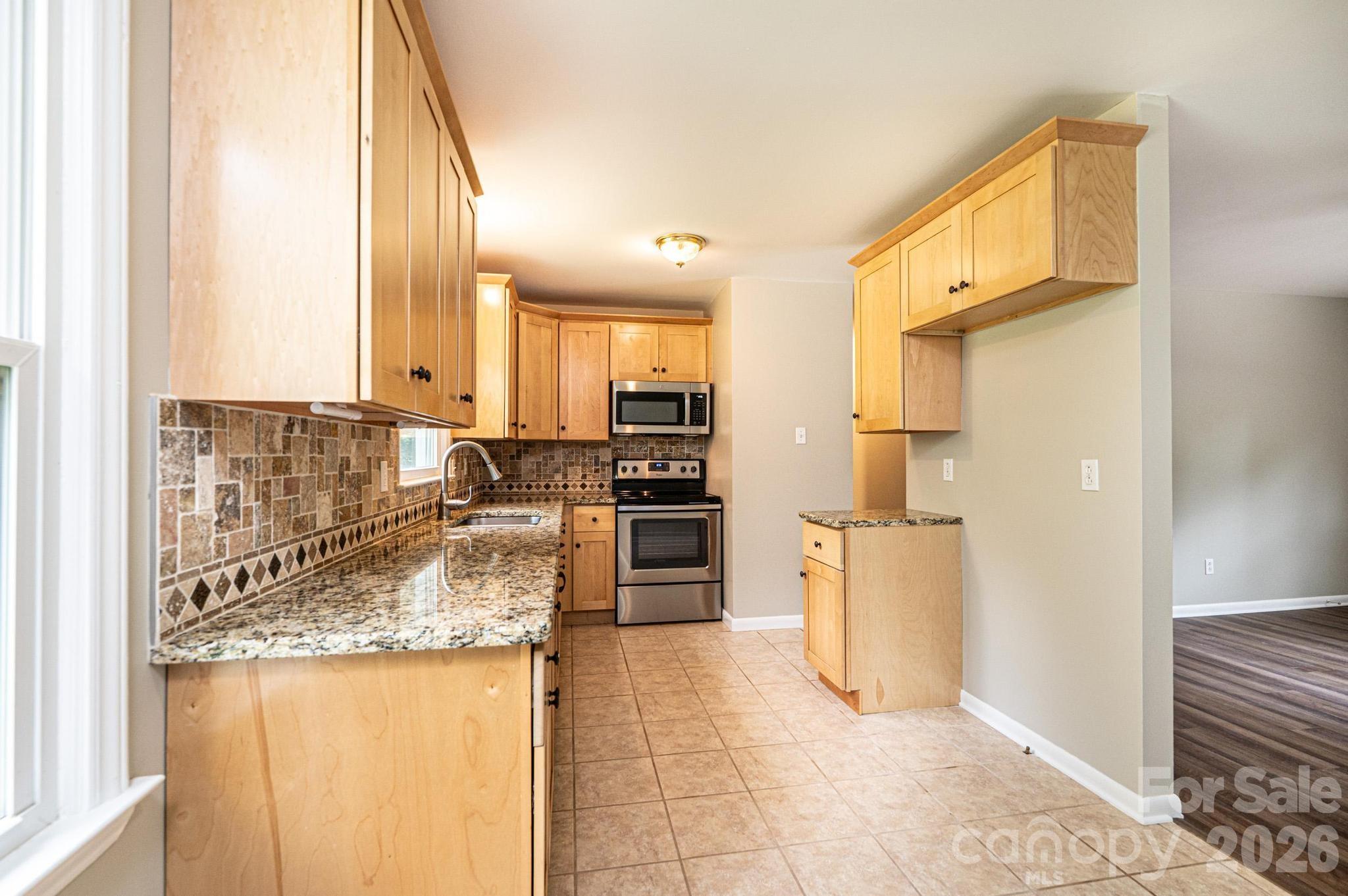 5424 Glenview Drive — Hickory