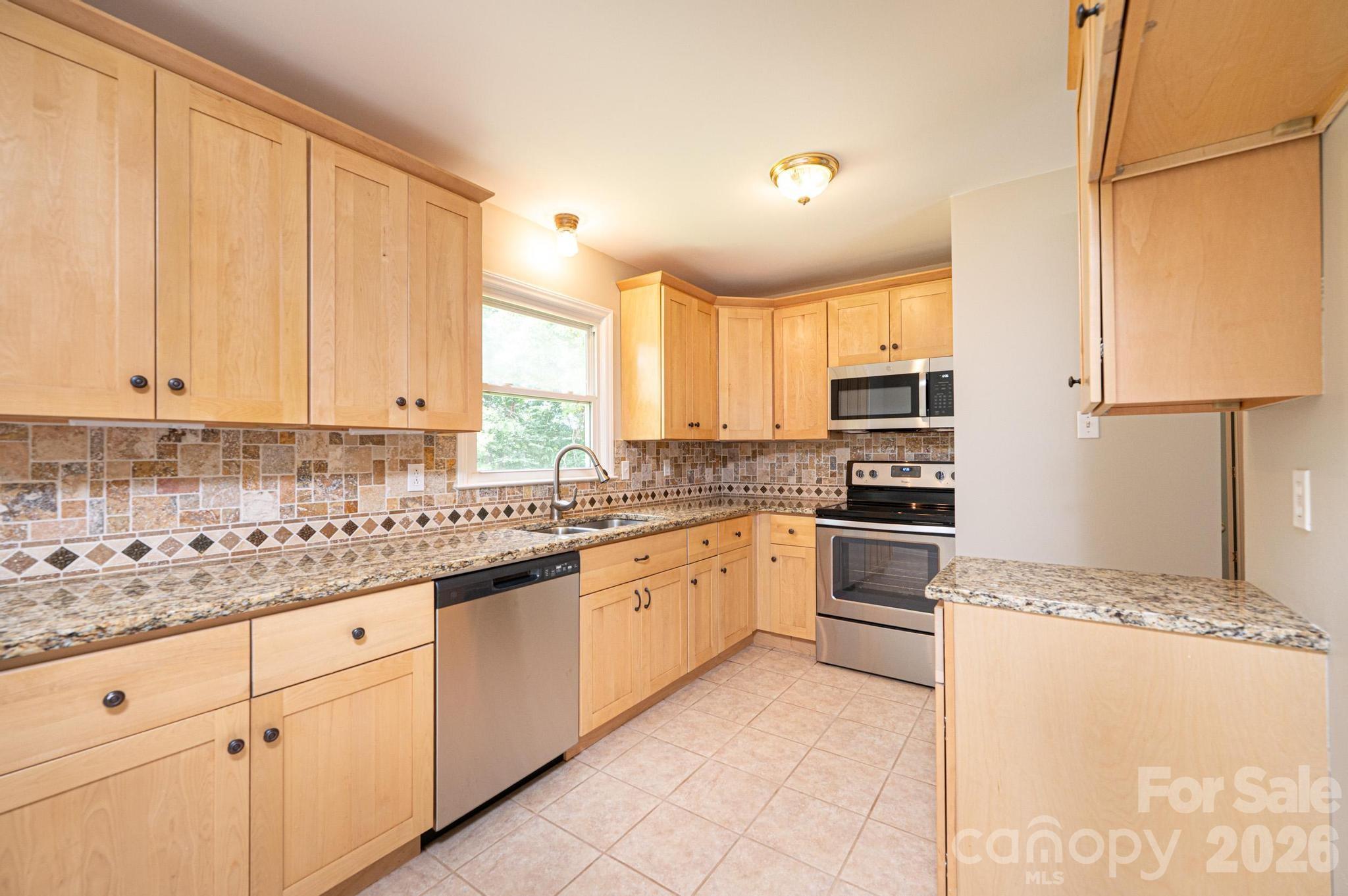 5424 Glenview Drive — Hickory