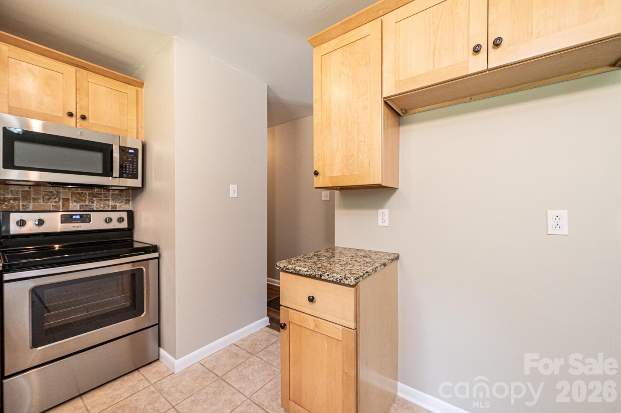 5424 Glenview Drive — Hickory