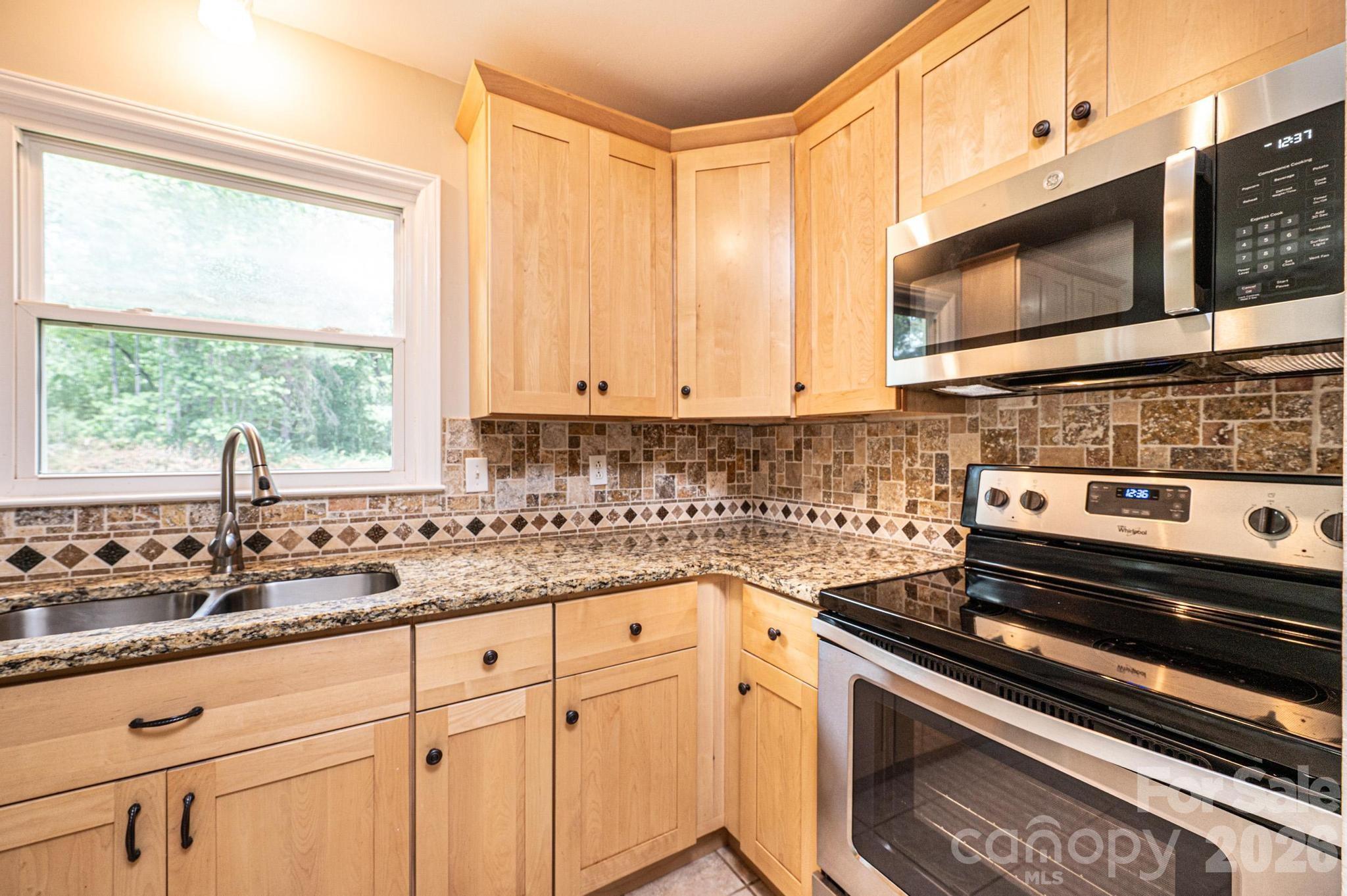 5424 Glenview Drive — Hickory