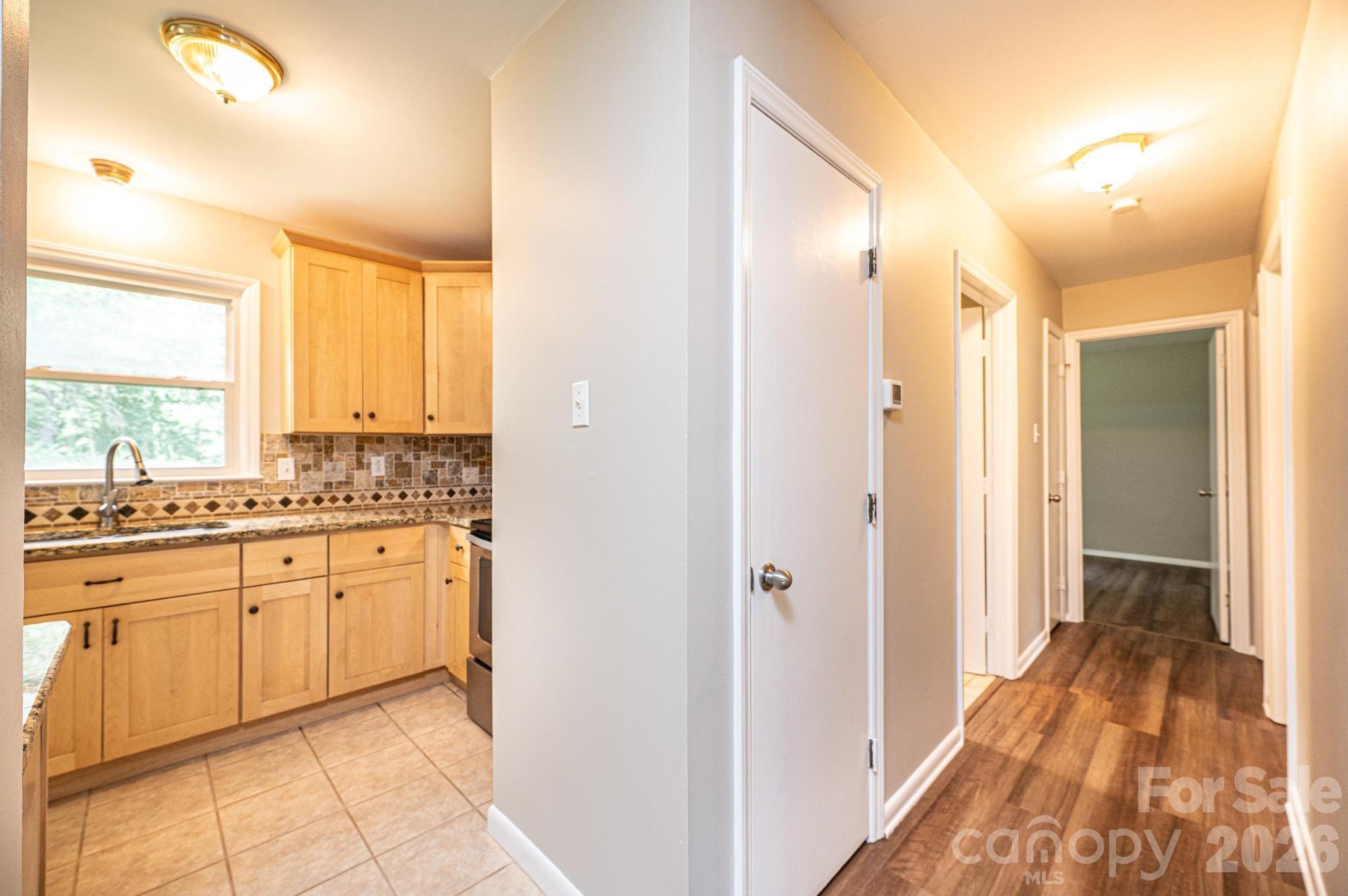 5424 Glenview Drive — Hickory