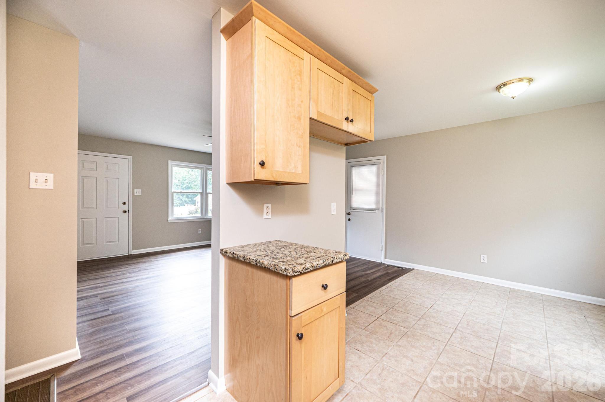 5424 Glenview Drive — Hickory