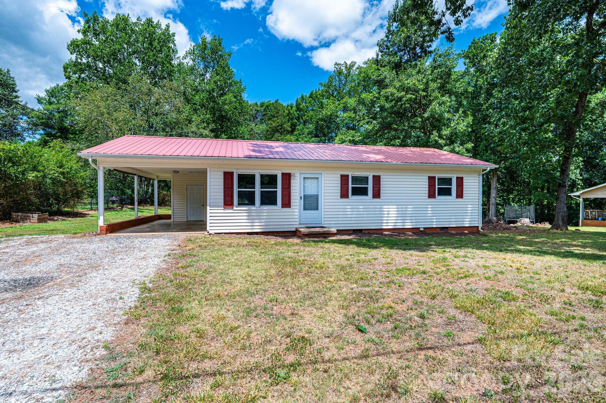 5424 Glenview Drive — Hickory