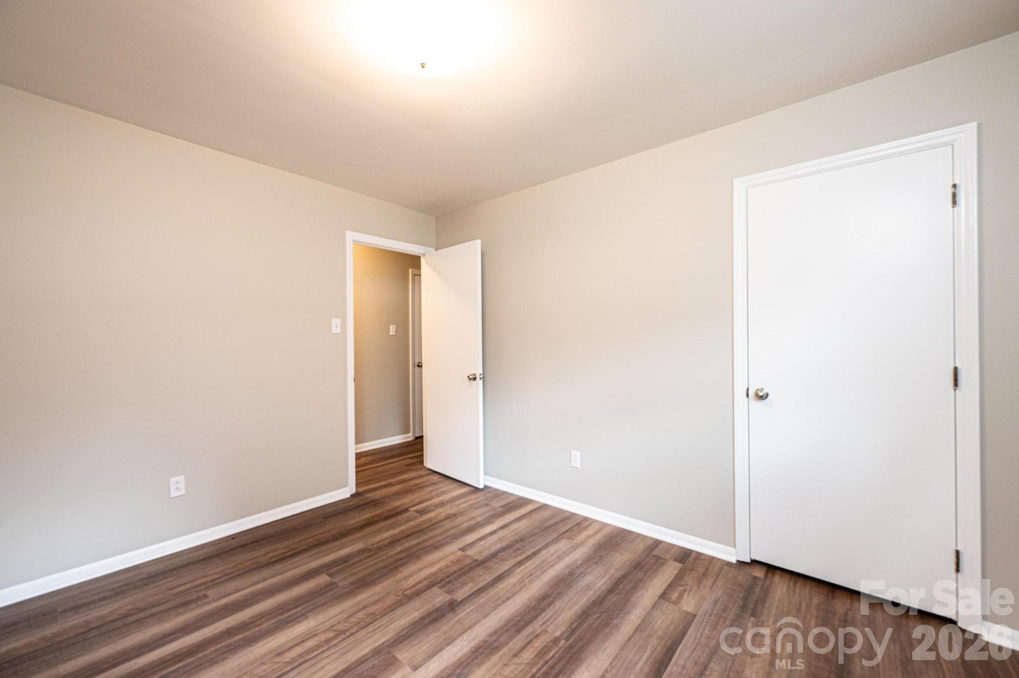 5424 Glenview Drive — Hickory