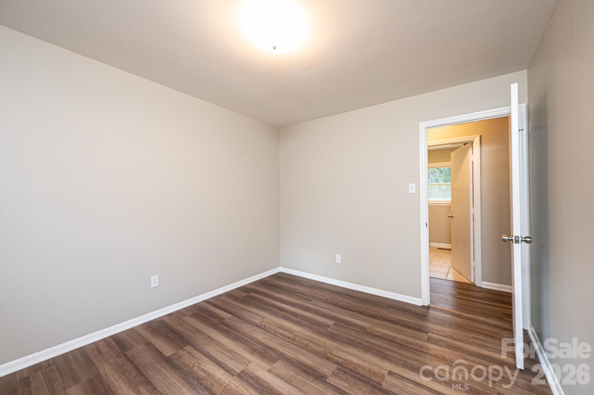 5424 Glenview Drive — Hickory