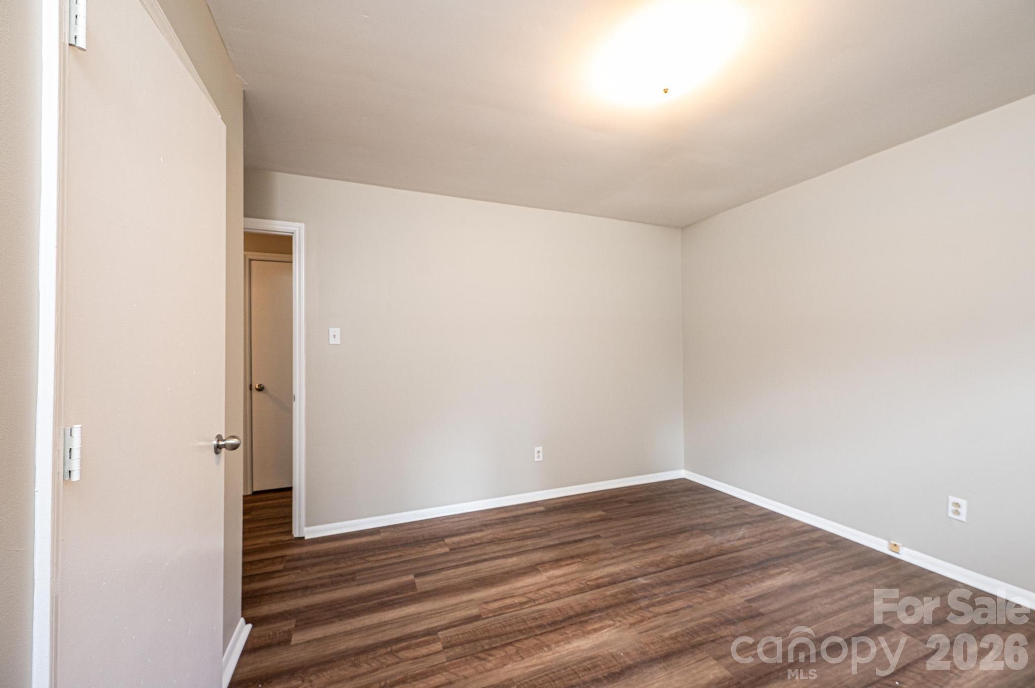 5424 Glenview Drive — Hickory