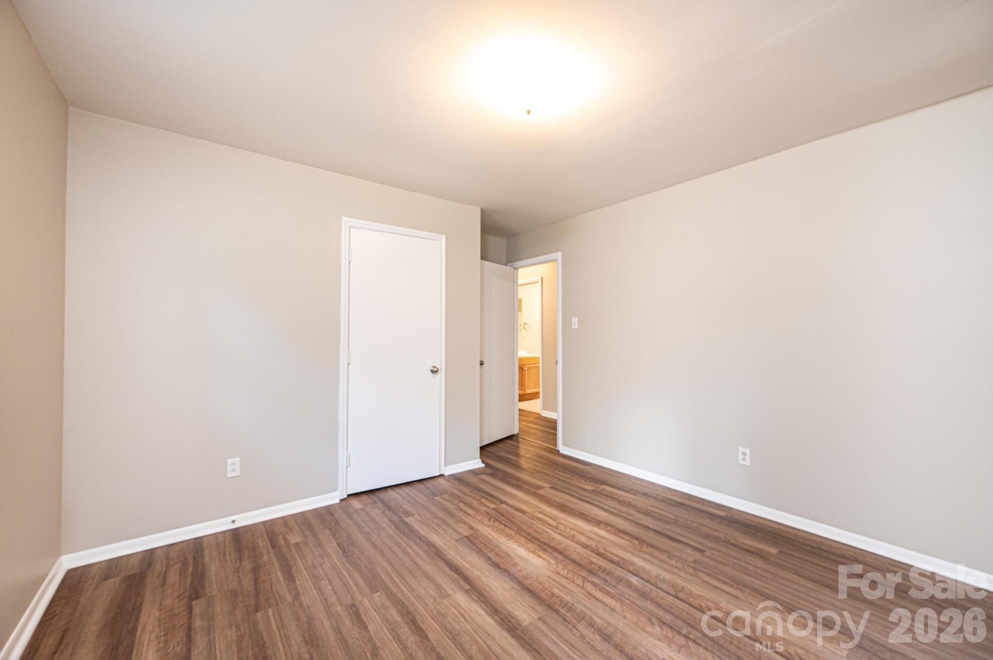 5424 Glenview Drive — Hickory