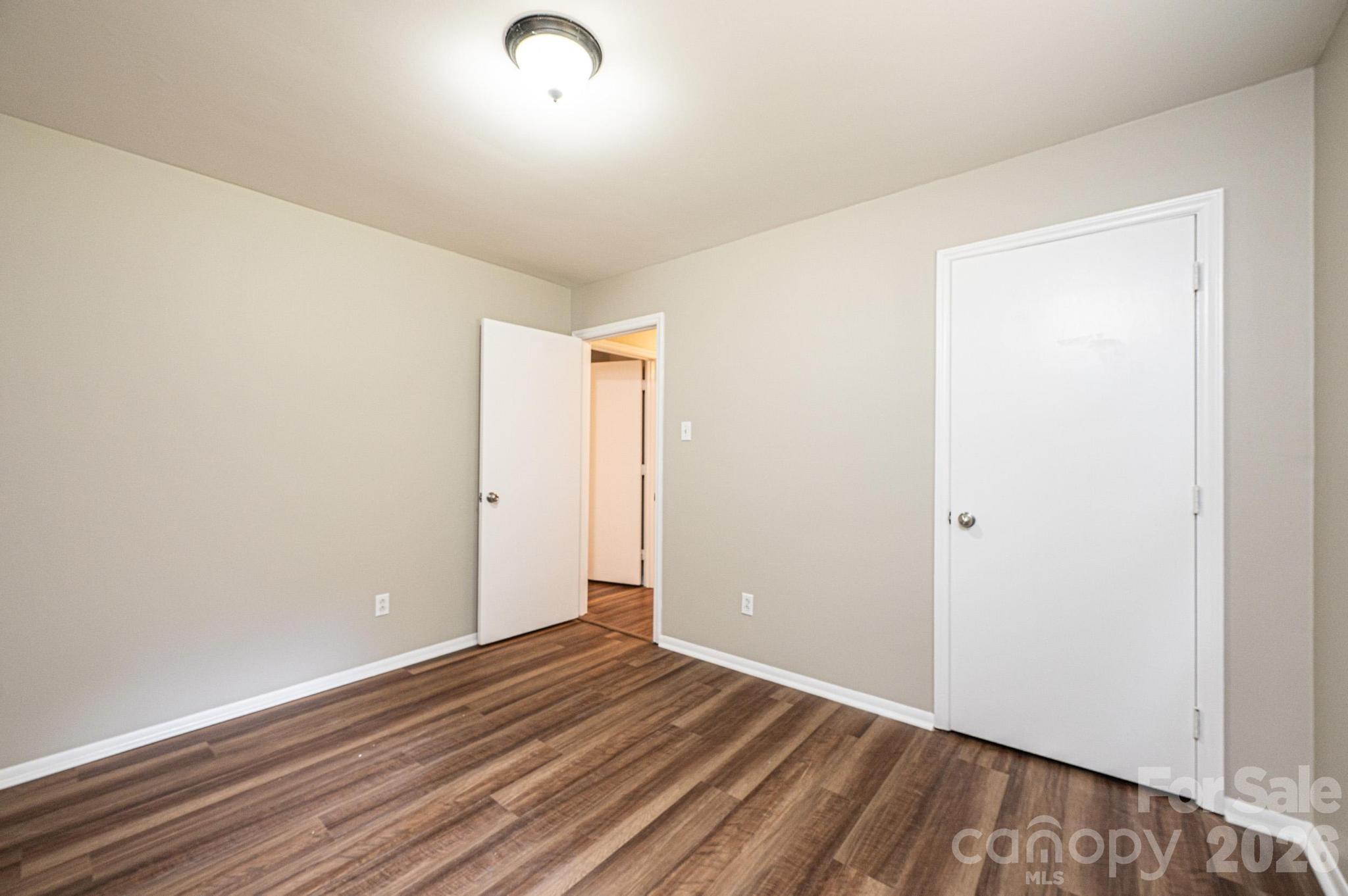 5424 Glenview Drive — Hickory