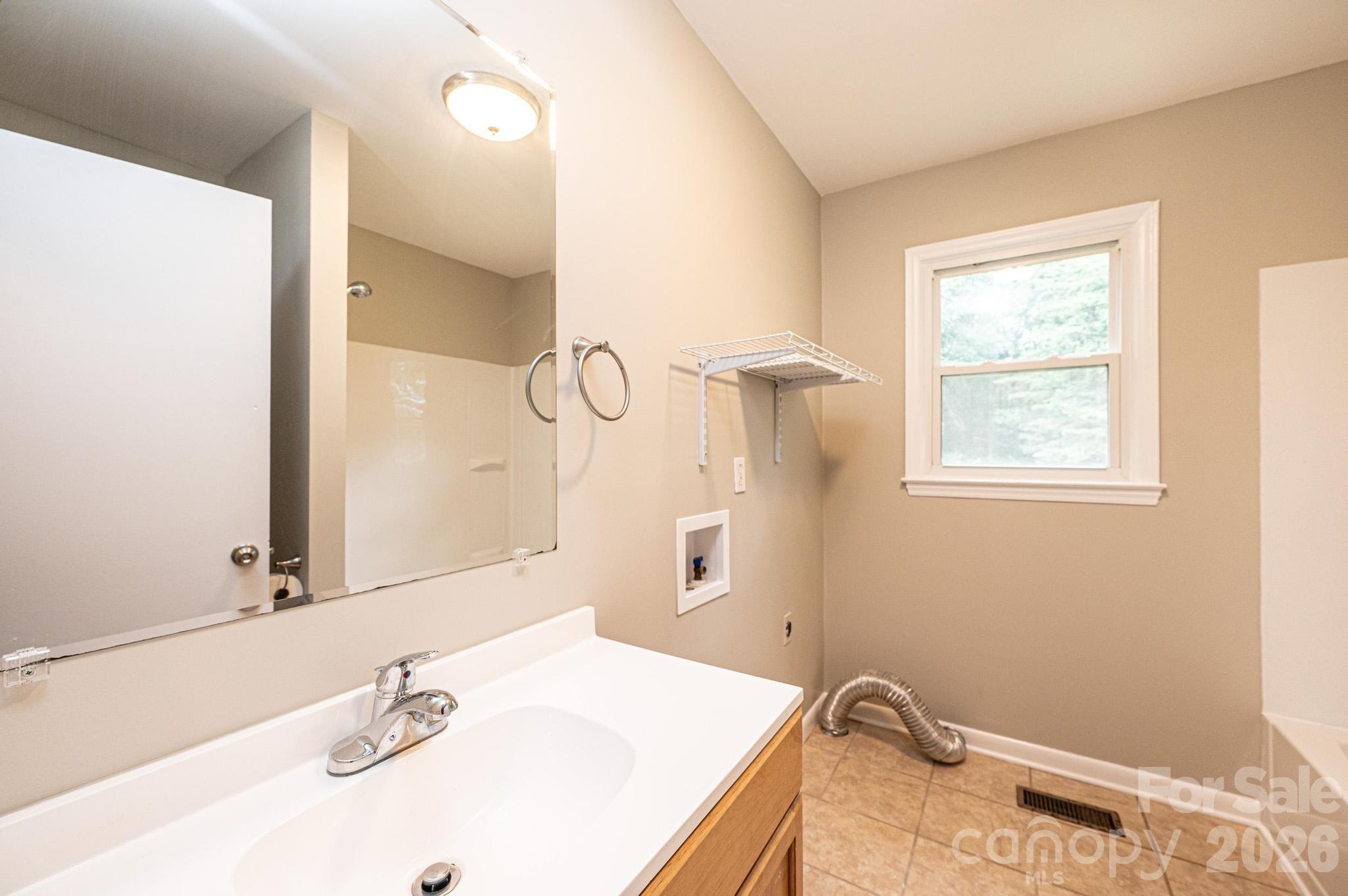 5424 Glenview Drive — Hickory