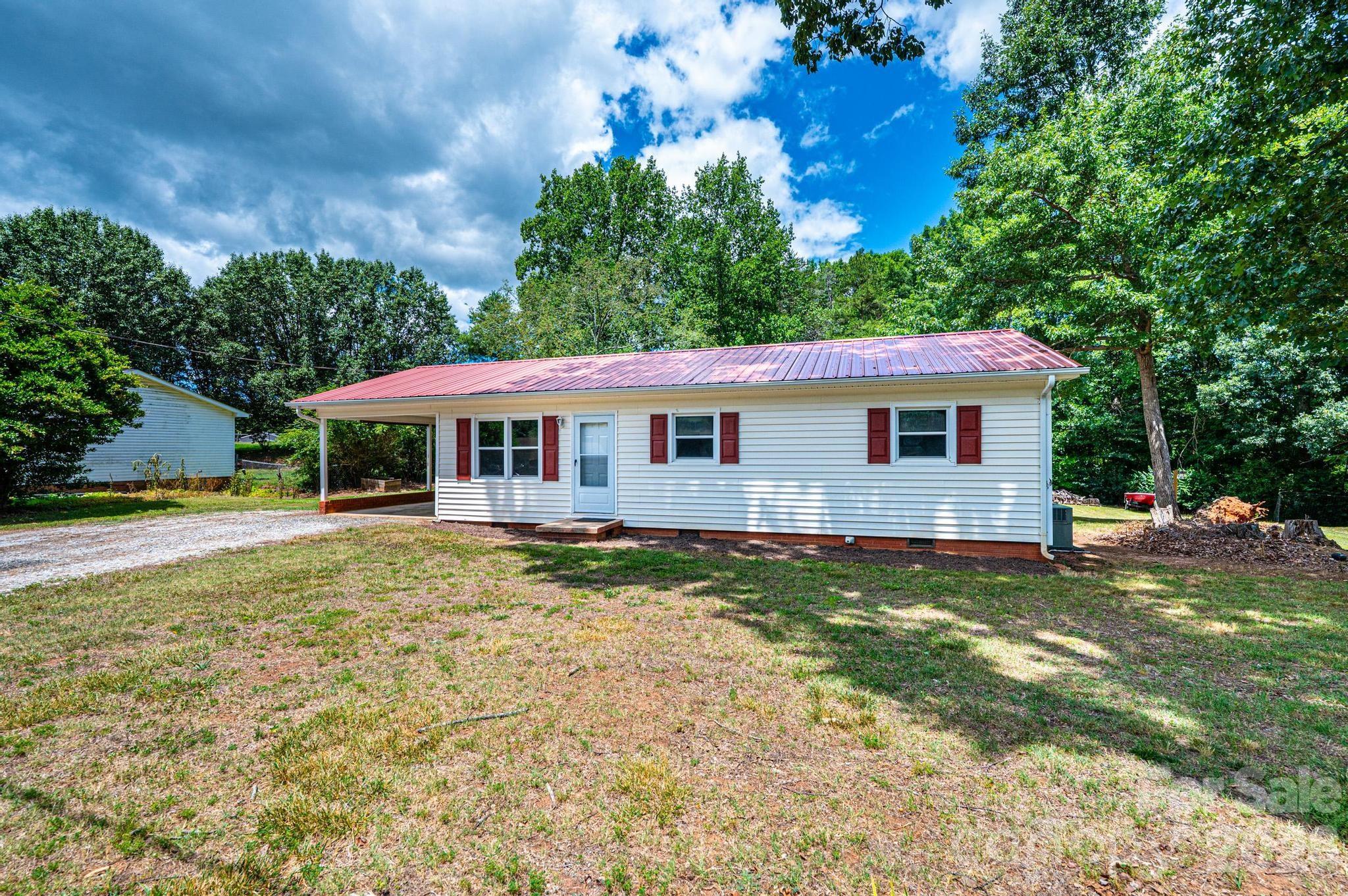 5424 Glenview Drive — Hickory