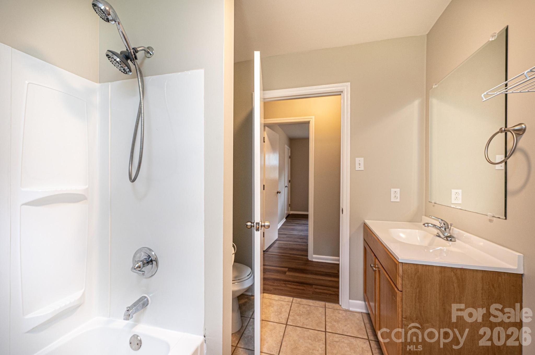 5424 Glenview Drive — Hickory