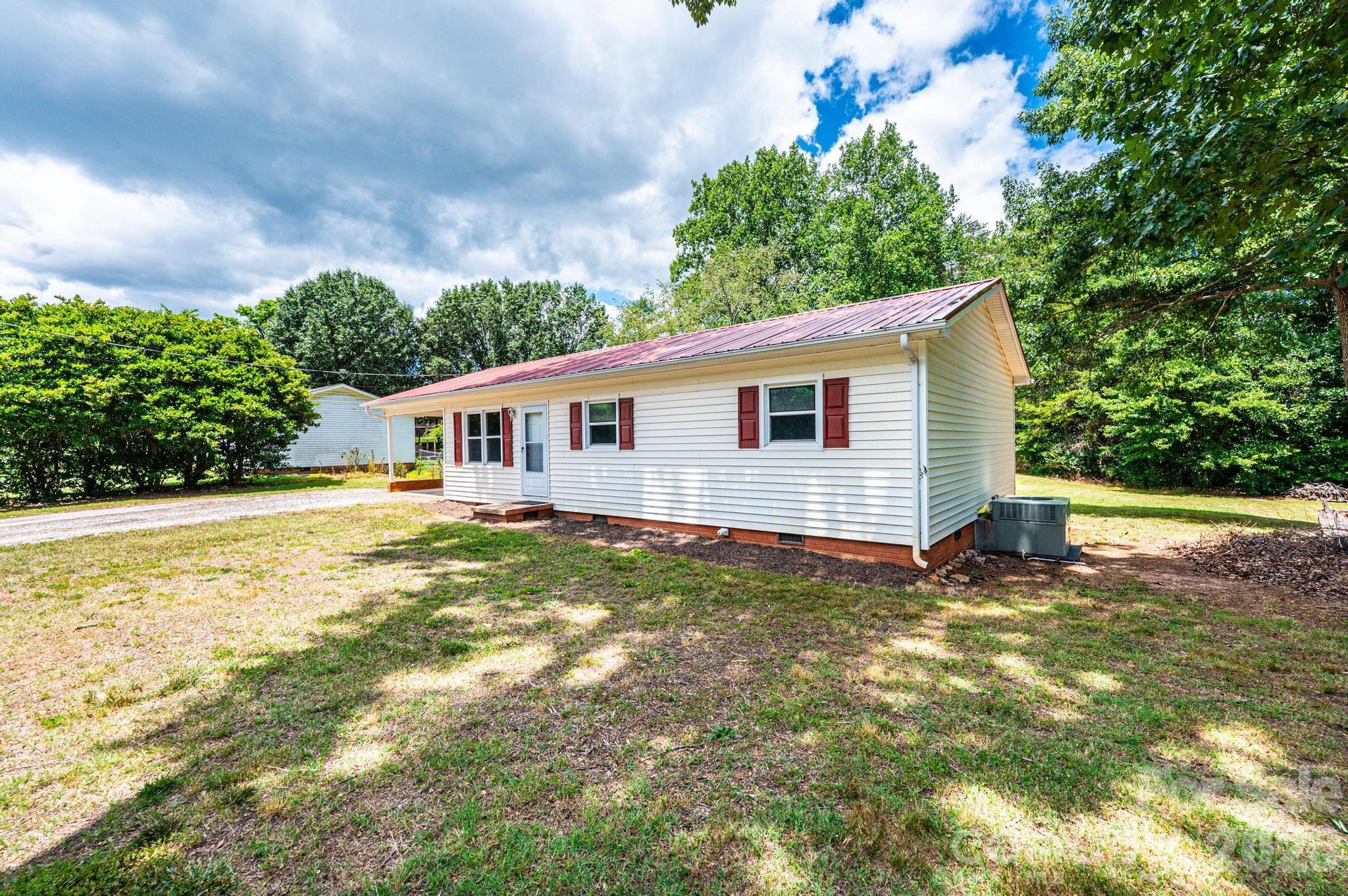 5424 Glenview Drive — Hickory