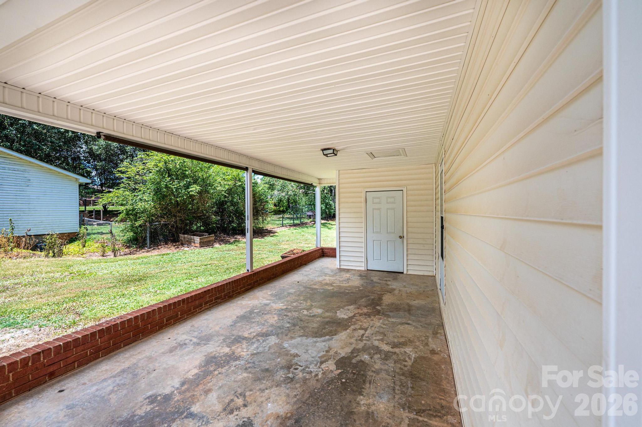 5424 Glenview Drive — Hickory
