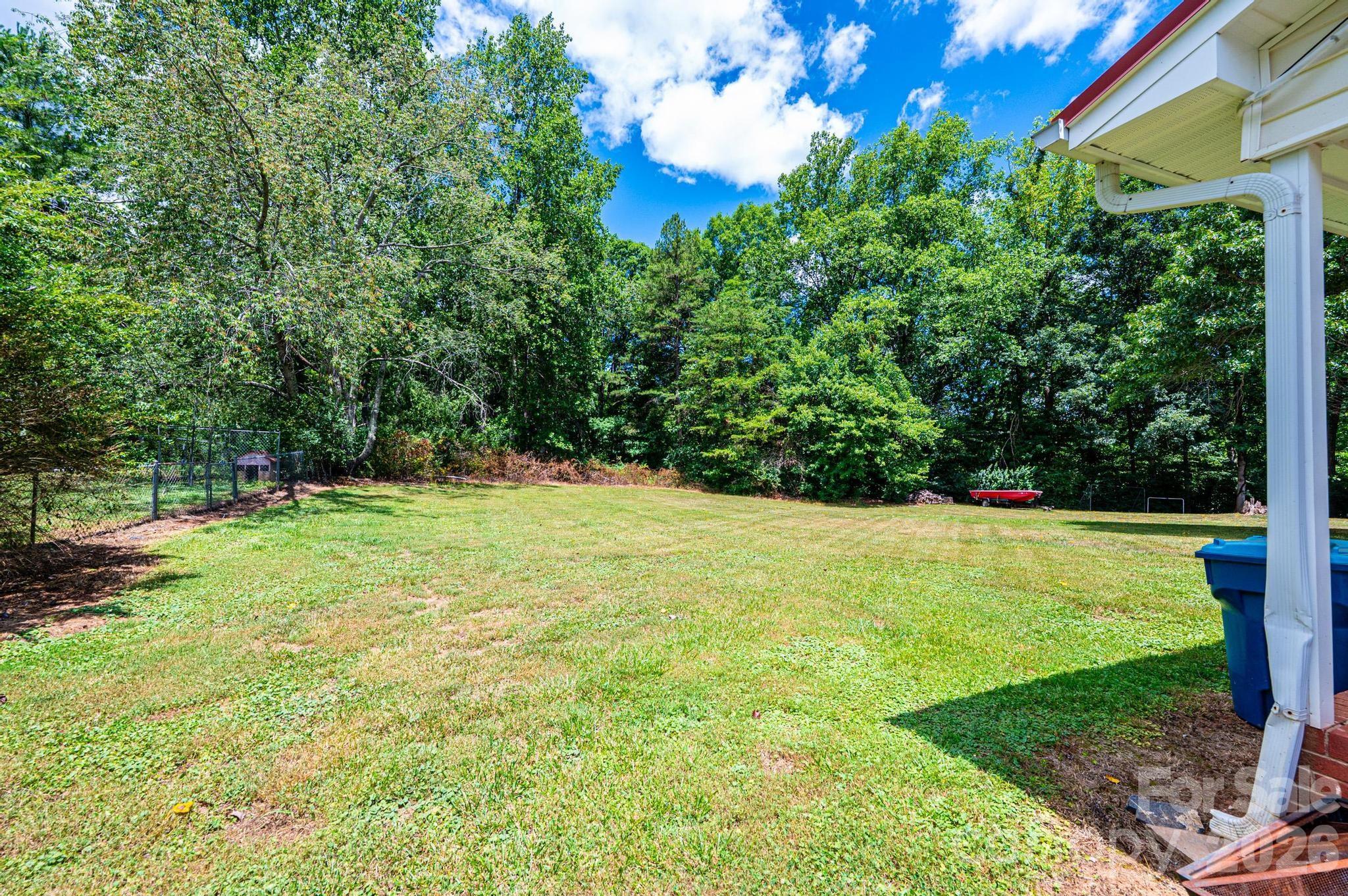5424 Glenview Drive — Hickory