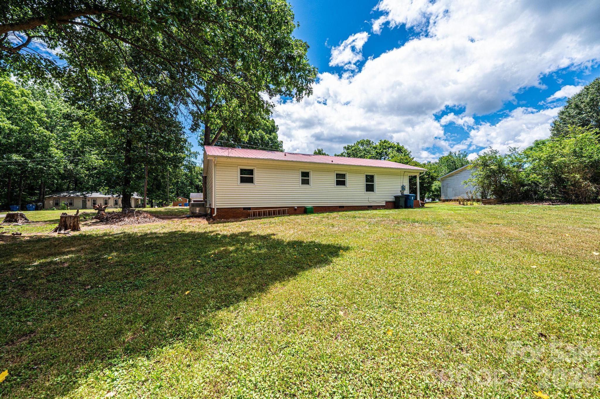 5424 Glenview Drive — Hickory