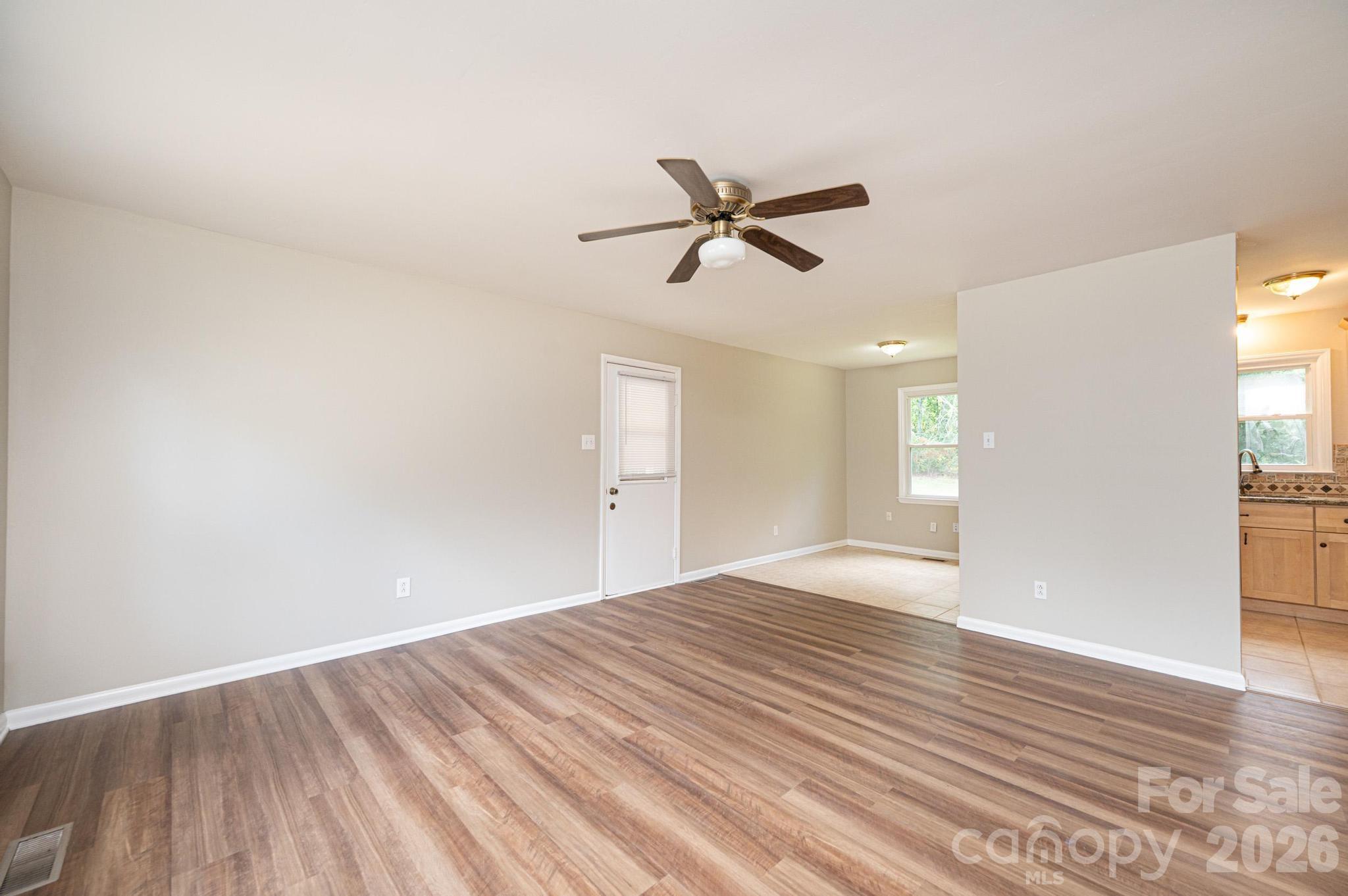 5424 Glenview Drive — Hickory