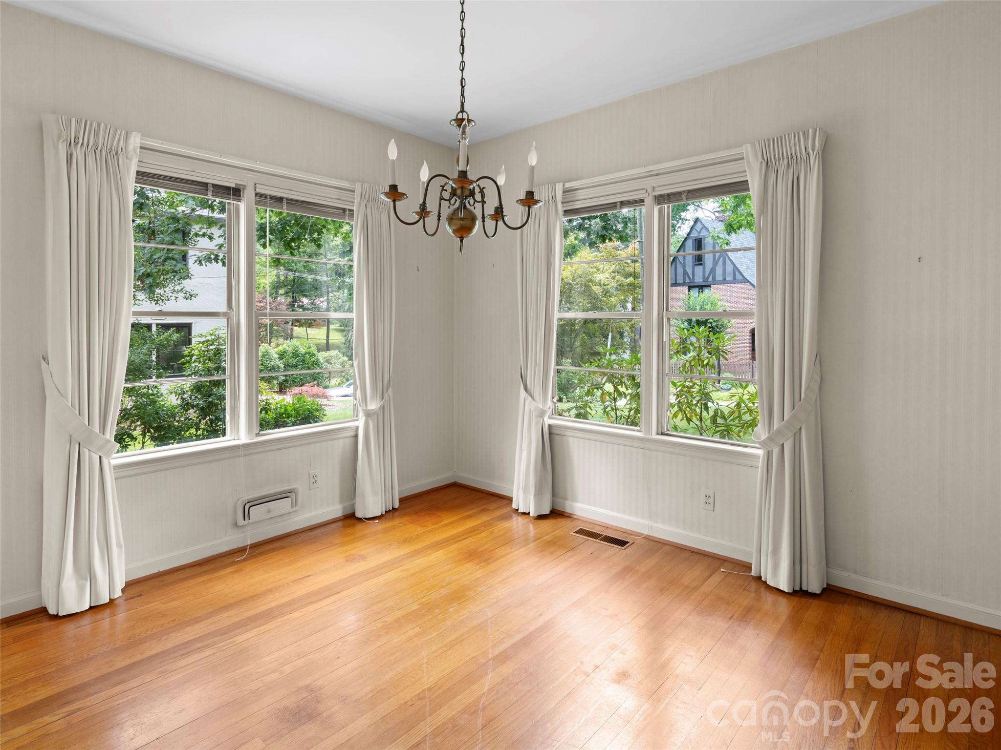 5 Normandy Road — Asheville
