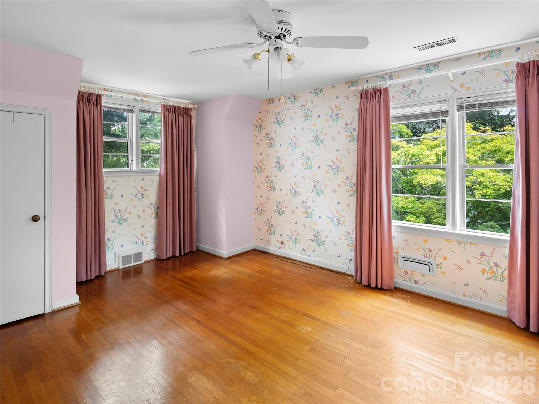 5 Normandy Road — Asheville