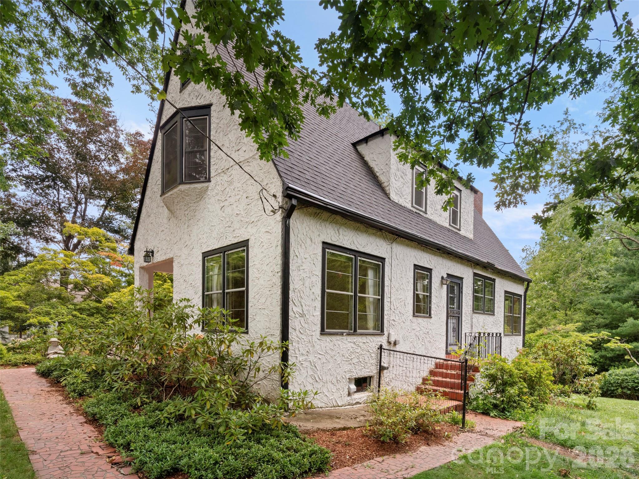 5 Normandy Road — Asheville