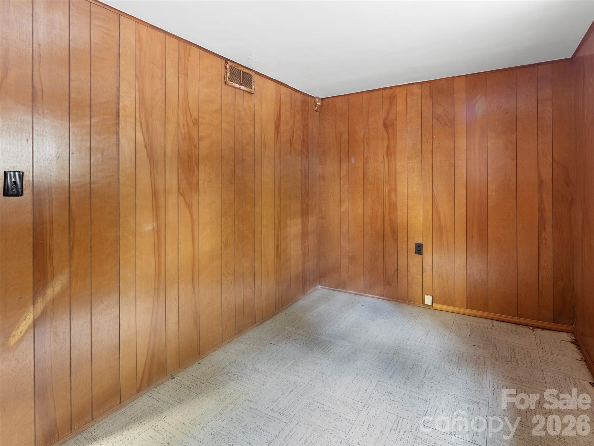 5 Normandy Road — Asheville