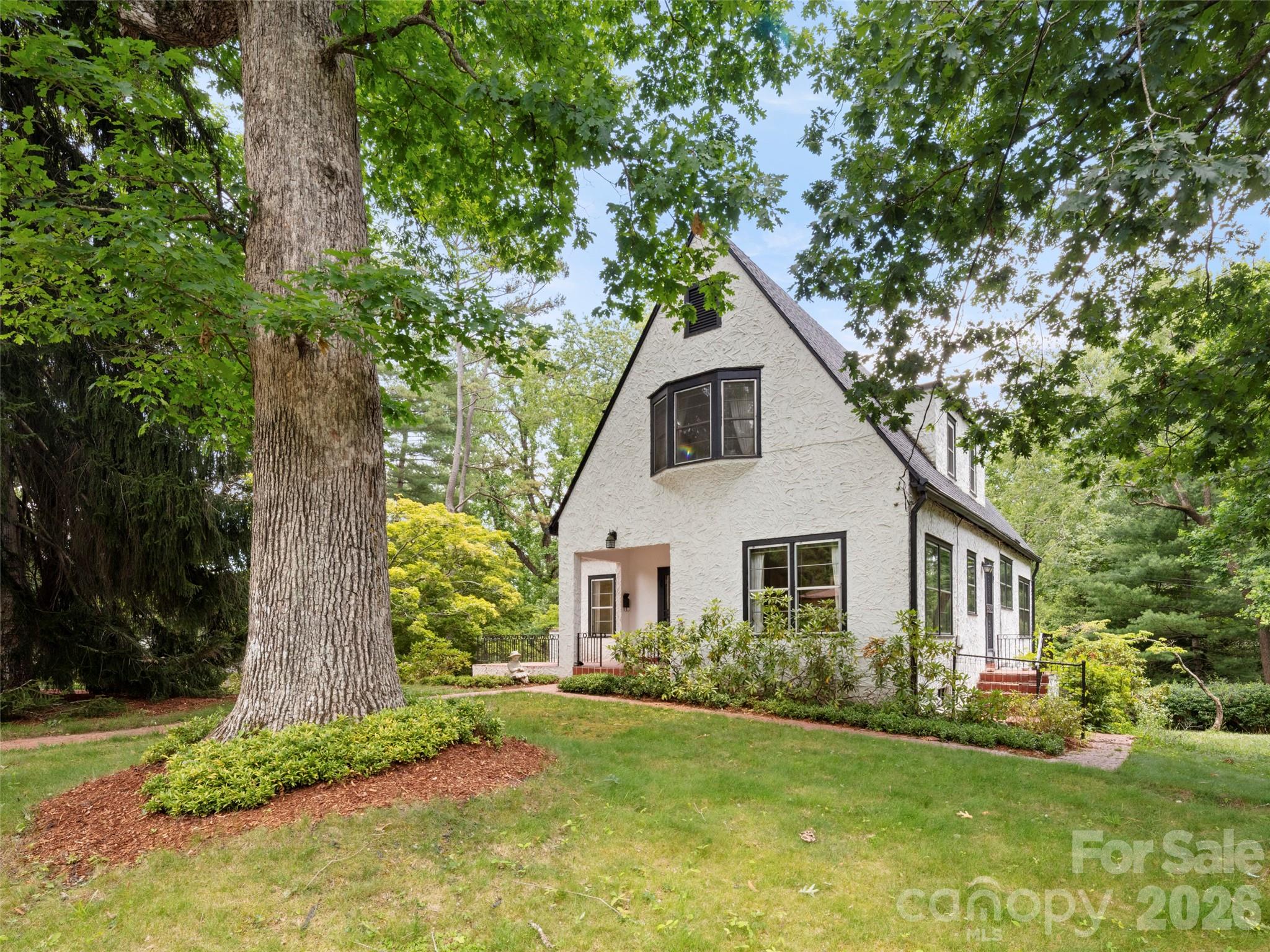 5 Normandy Road — Asheville