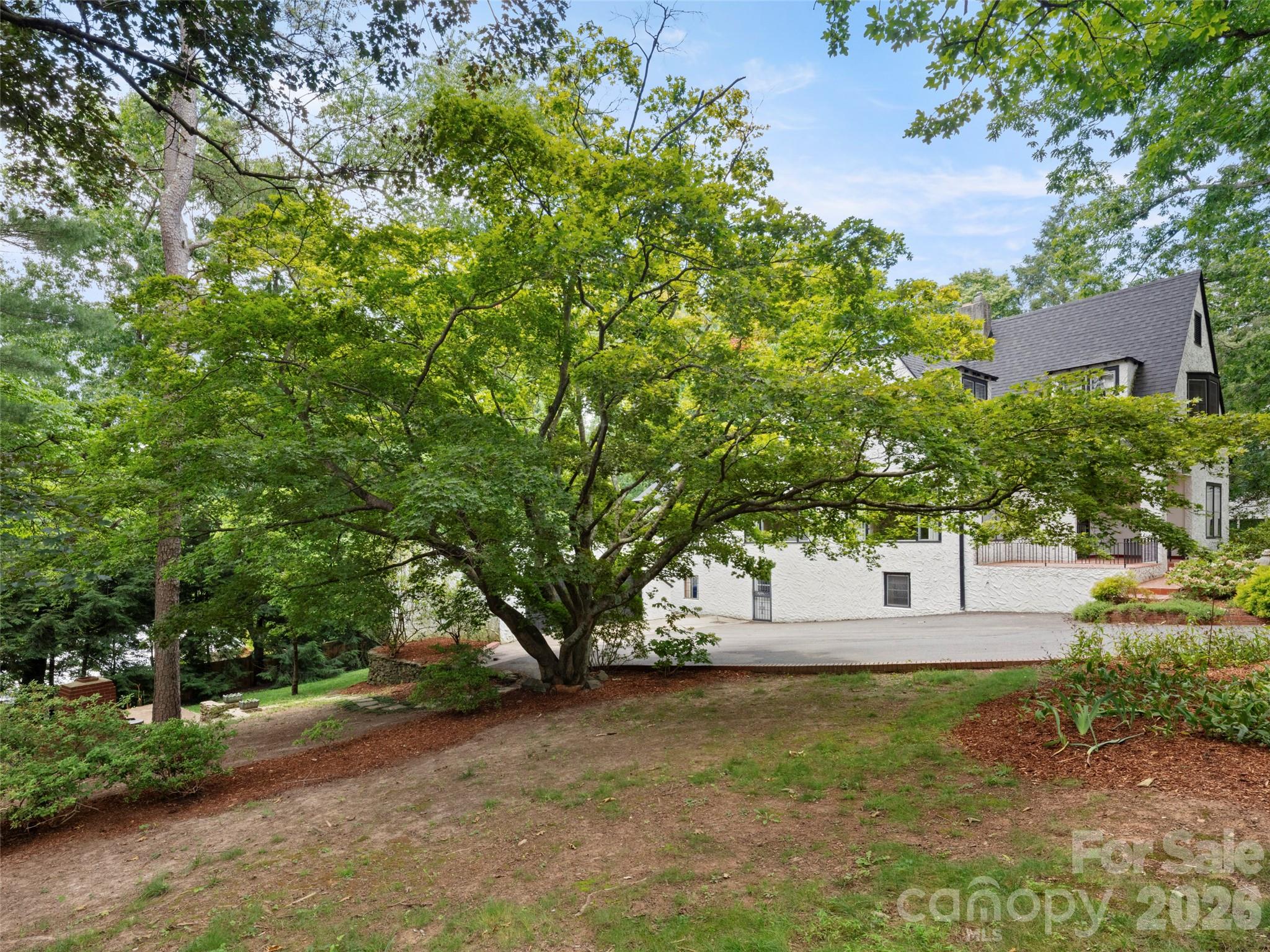 5 Normandy Road — Asheville