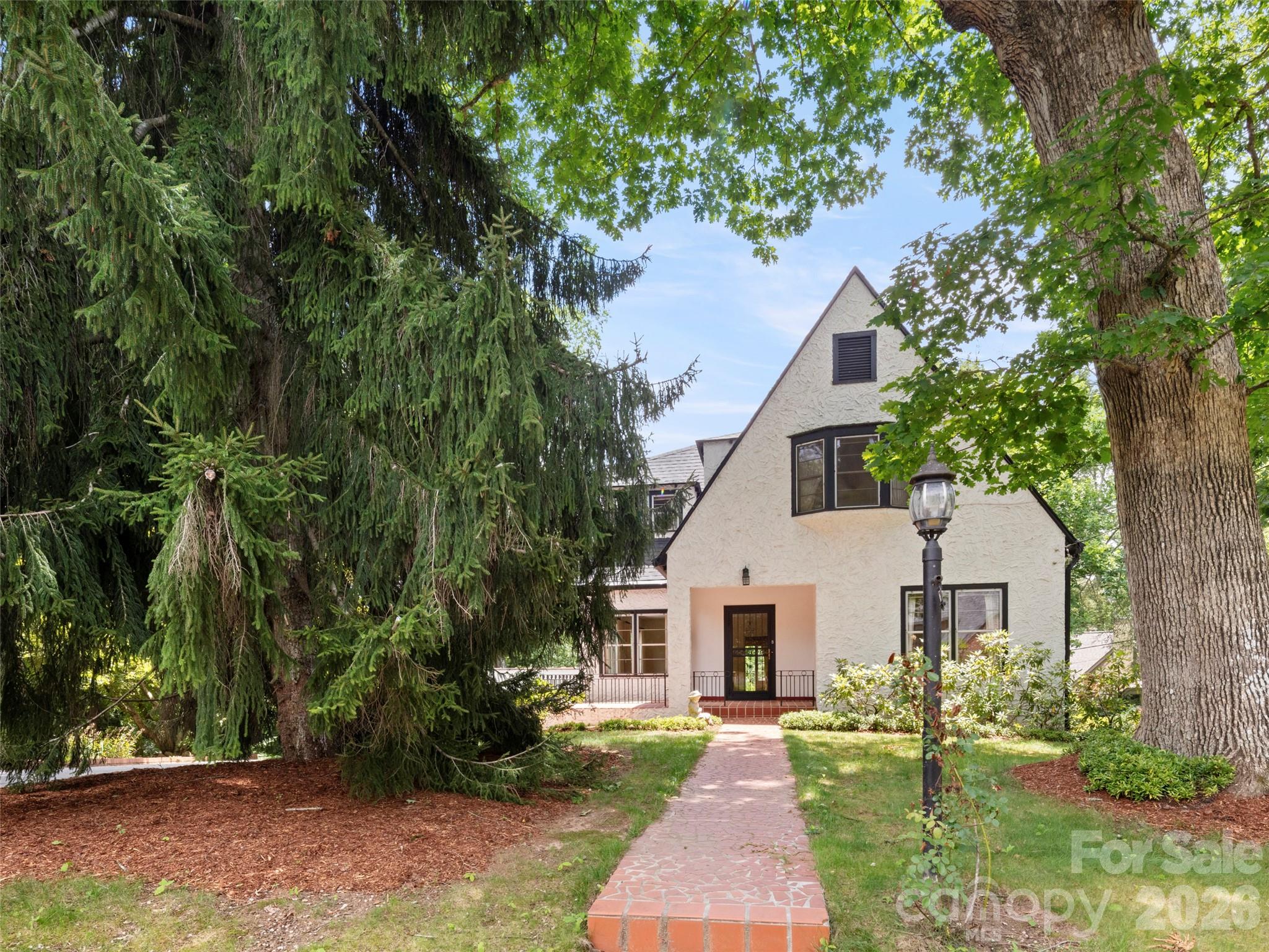 5 Normandy Road — Asheville