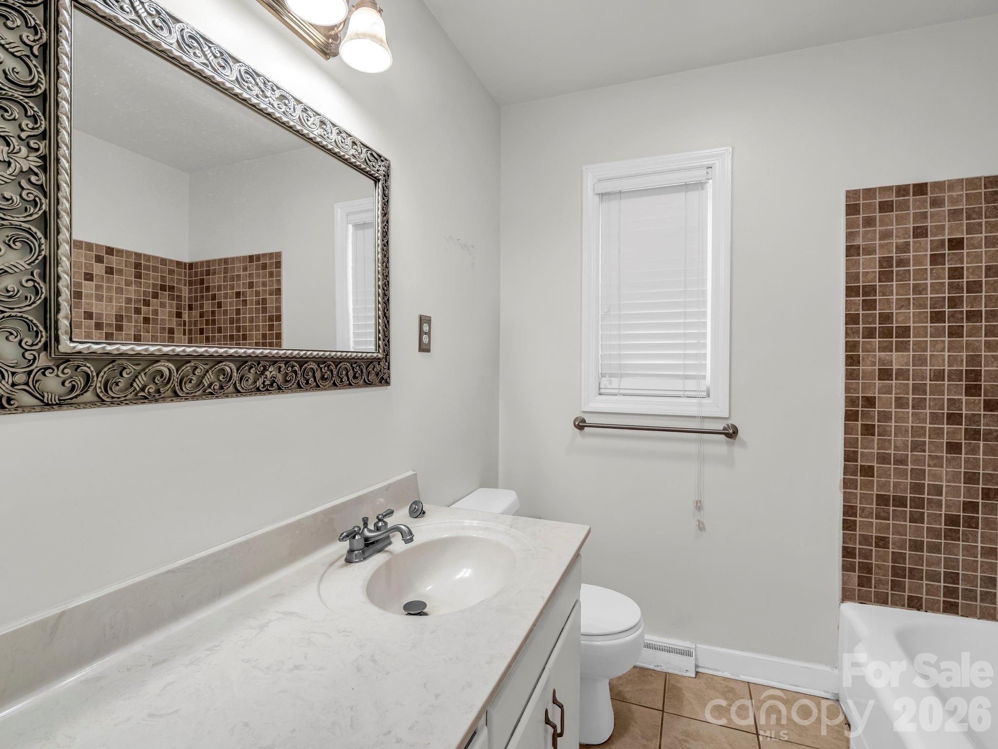 255 Smith Grove Road — Forest City