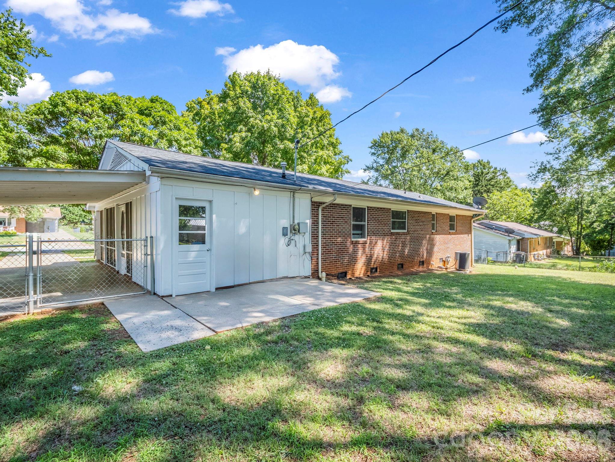255 Smith Grove Road — Forest City