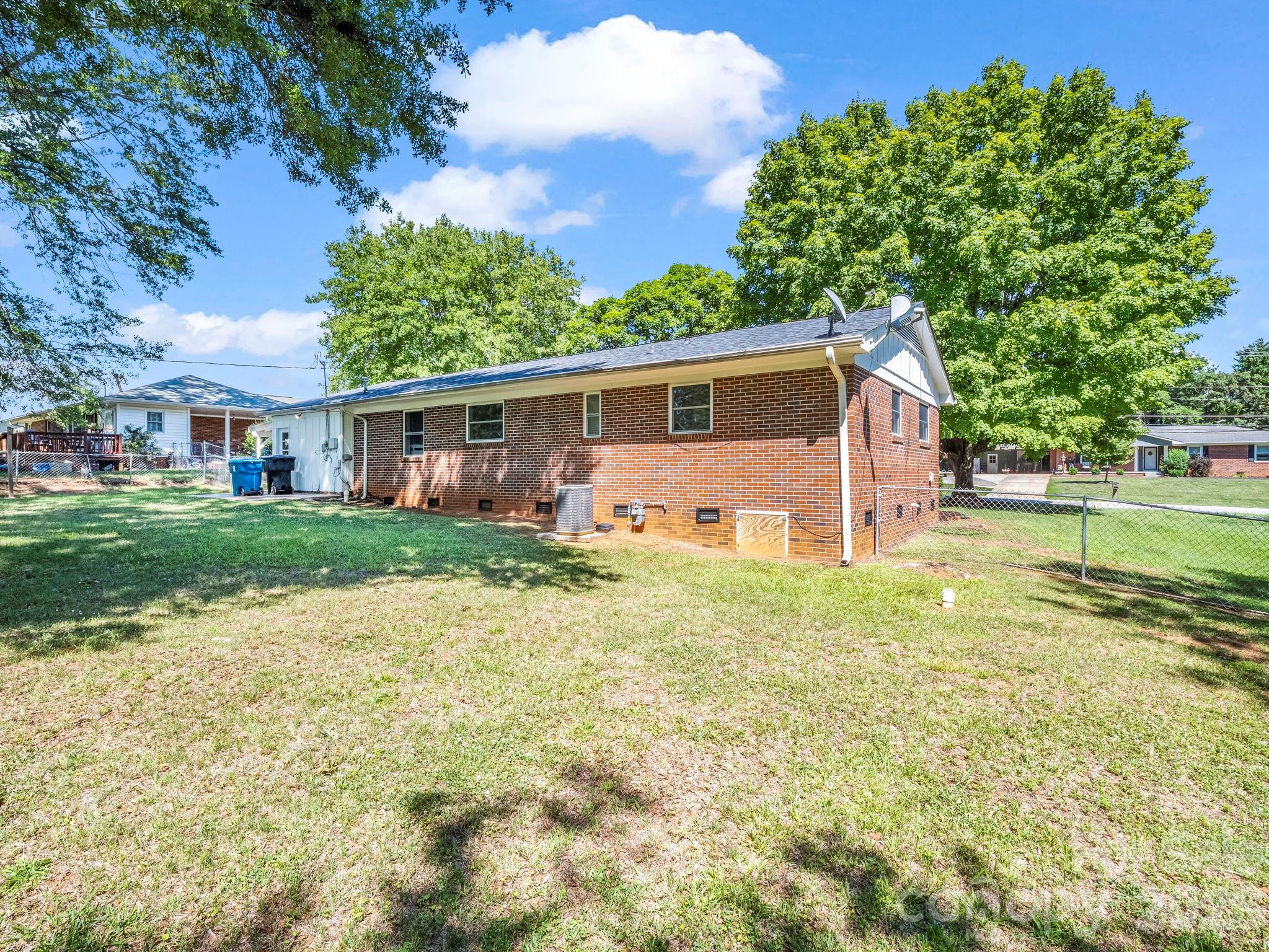 255 Smith Grove Road — Forest City