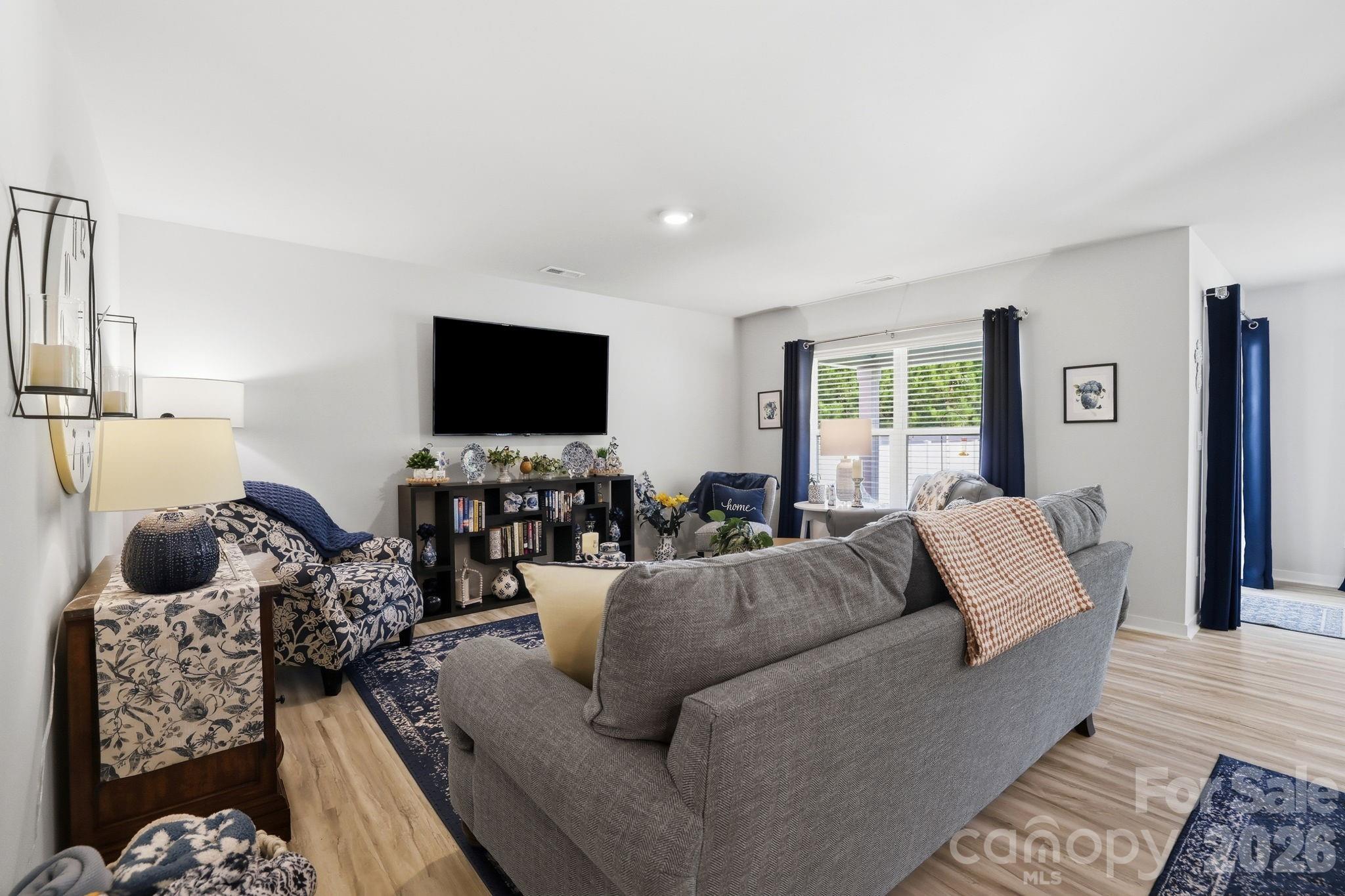 585 N Sparkleberry Street — Chester