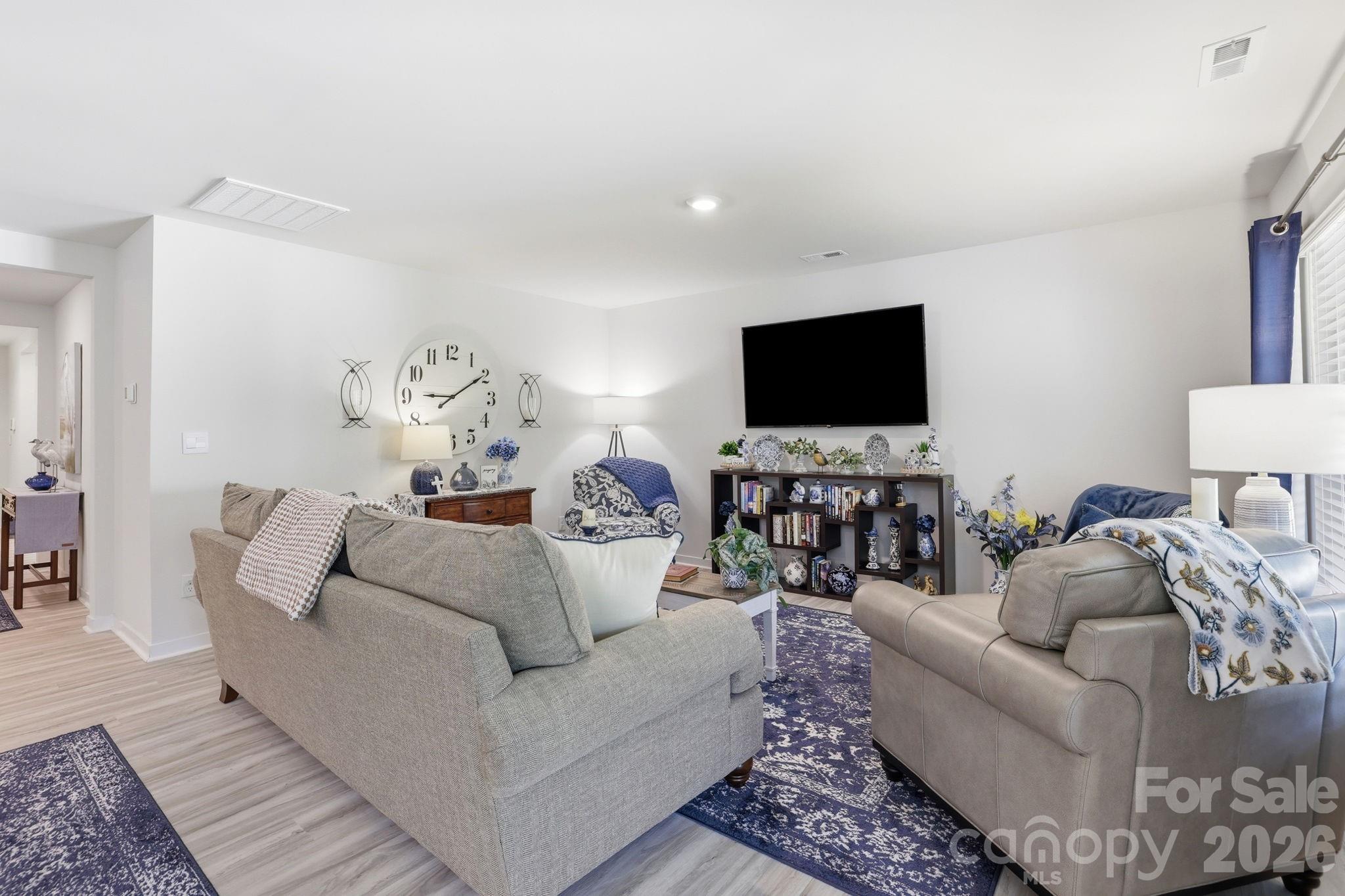585 N Sparkleberry Street — Chester