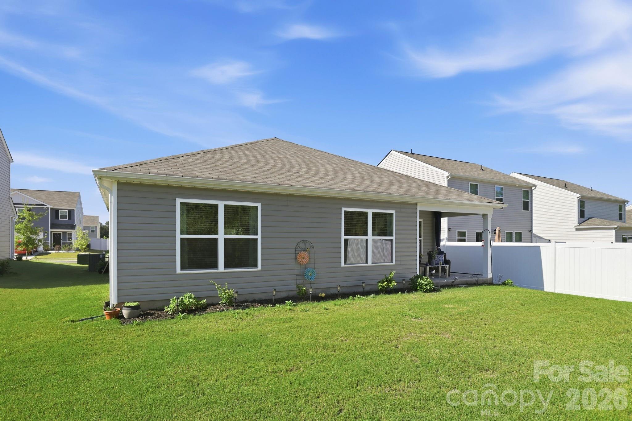 585 N Sparkleberry Street — Chester
