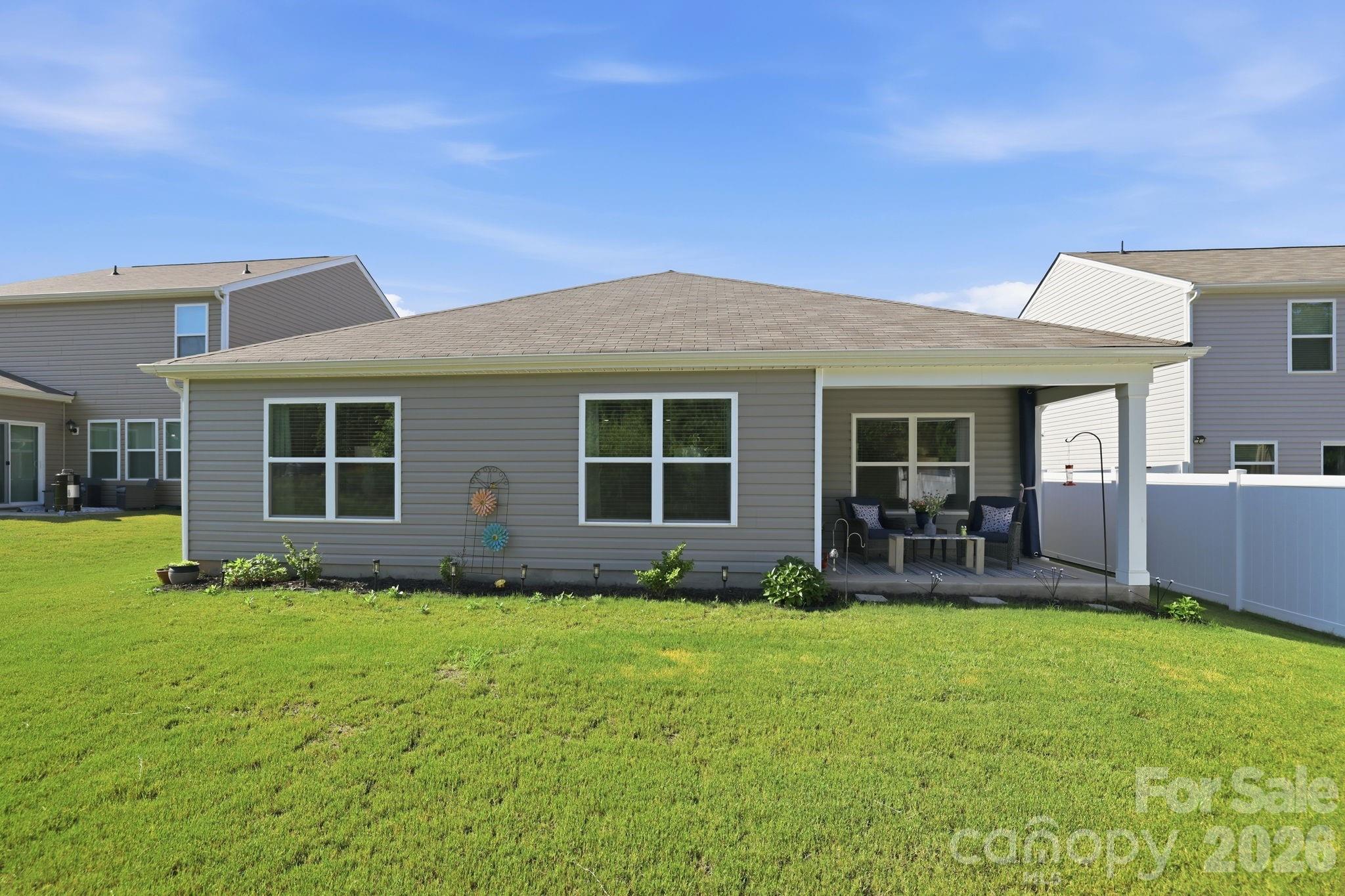 585 N Sparkleberry Street — Chester