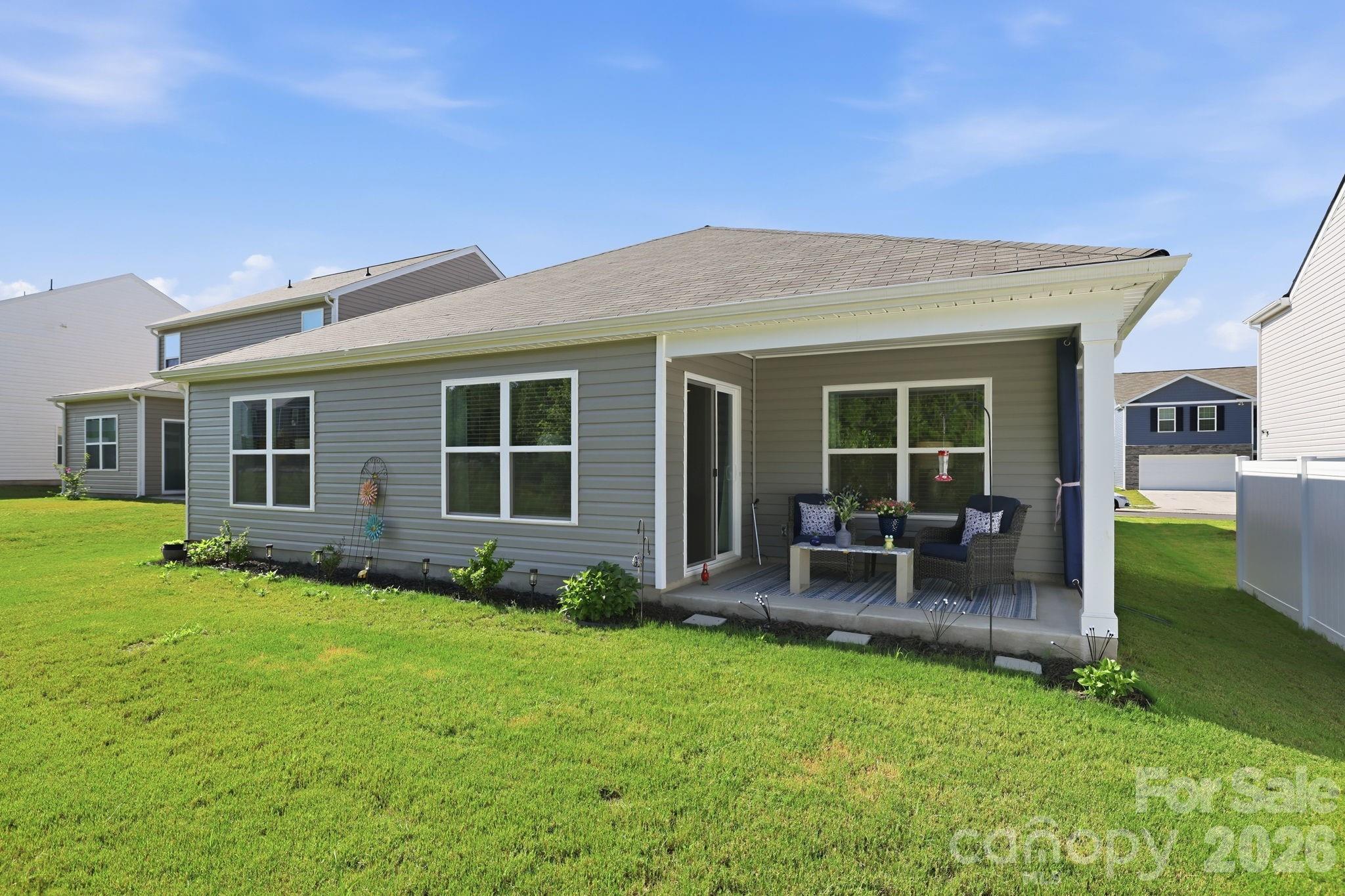 585 N Sparkleberry Street — Chester